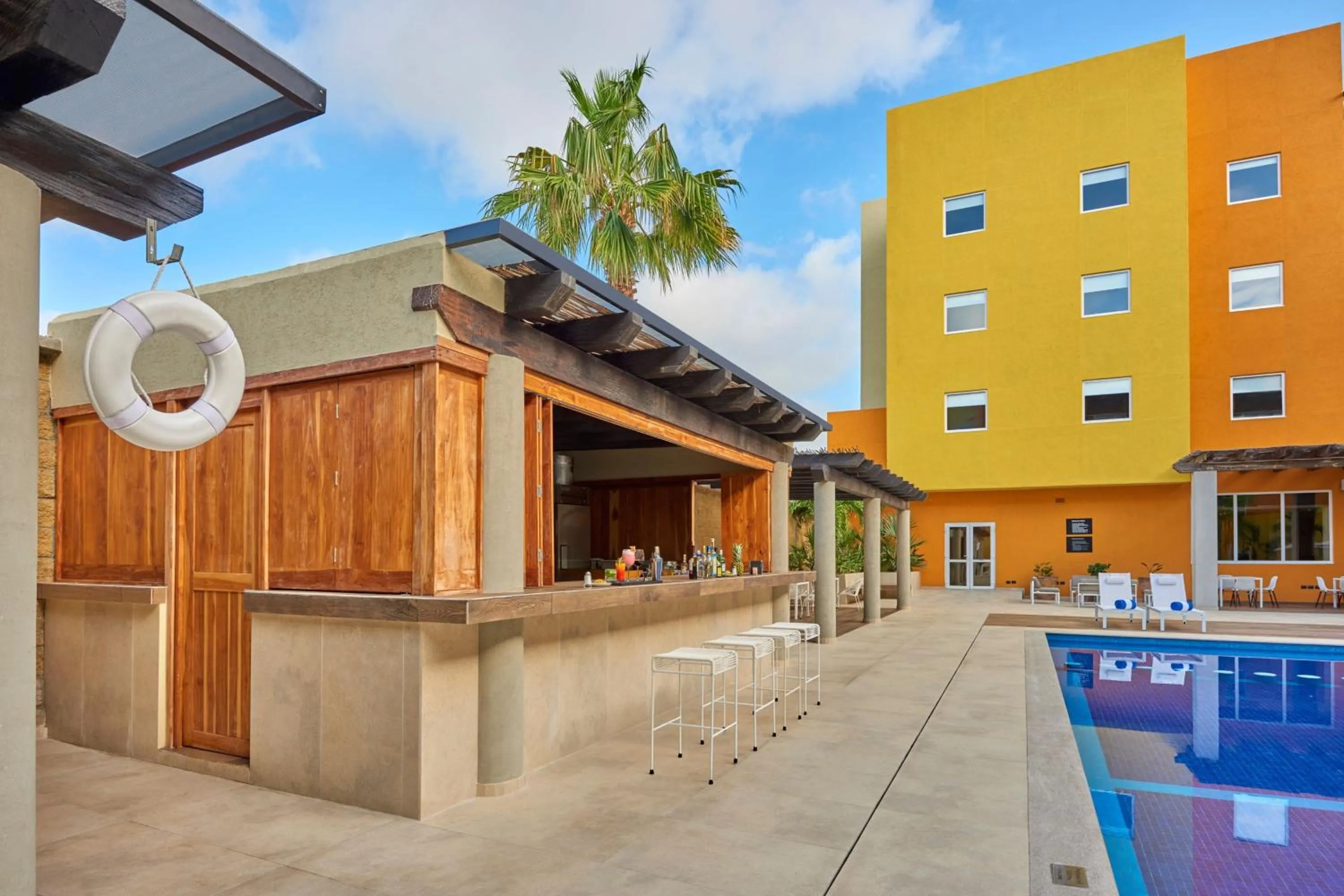 Lounge or bar in City Express Plus by Marriott Cabo San Lucas