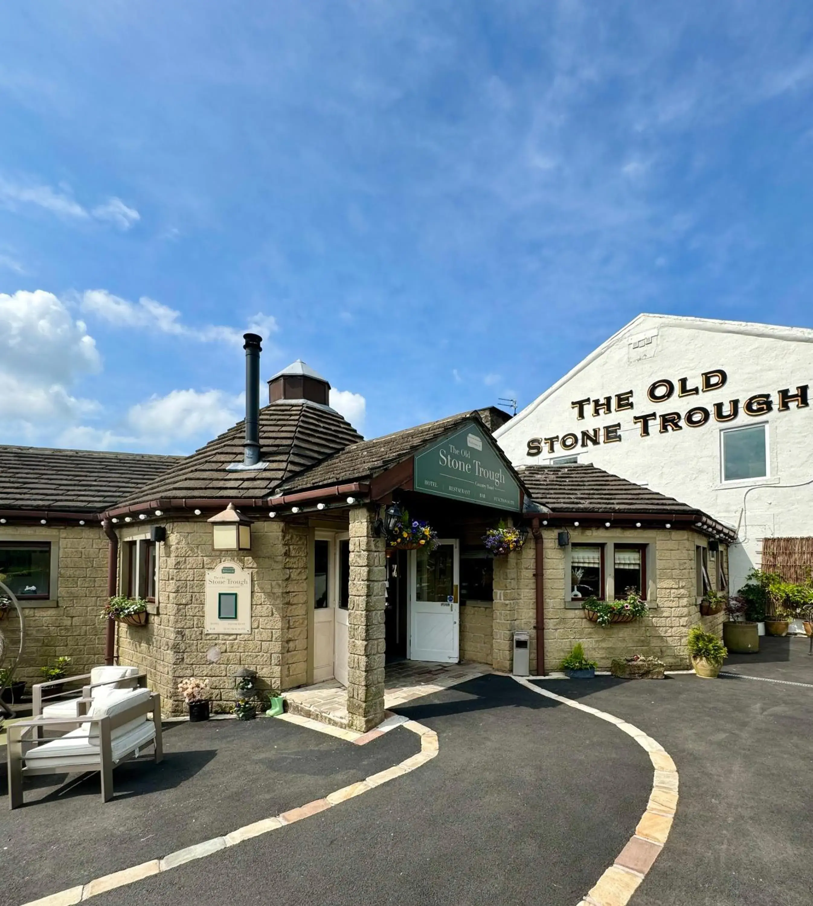 The Old Stone Trough Country Hotel The Old Stone Trough Country Hotel
