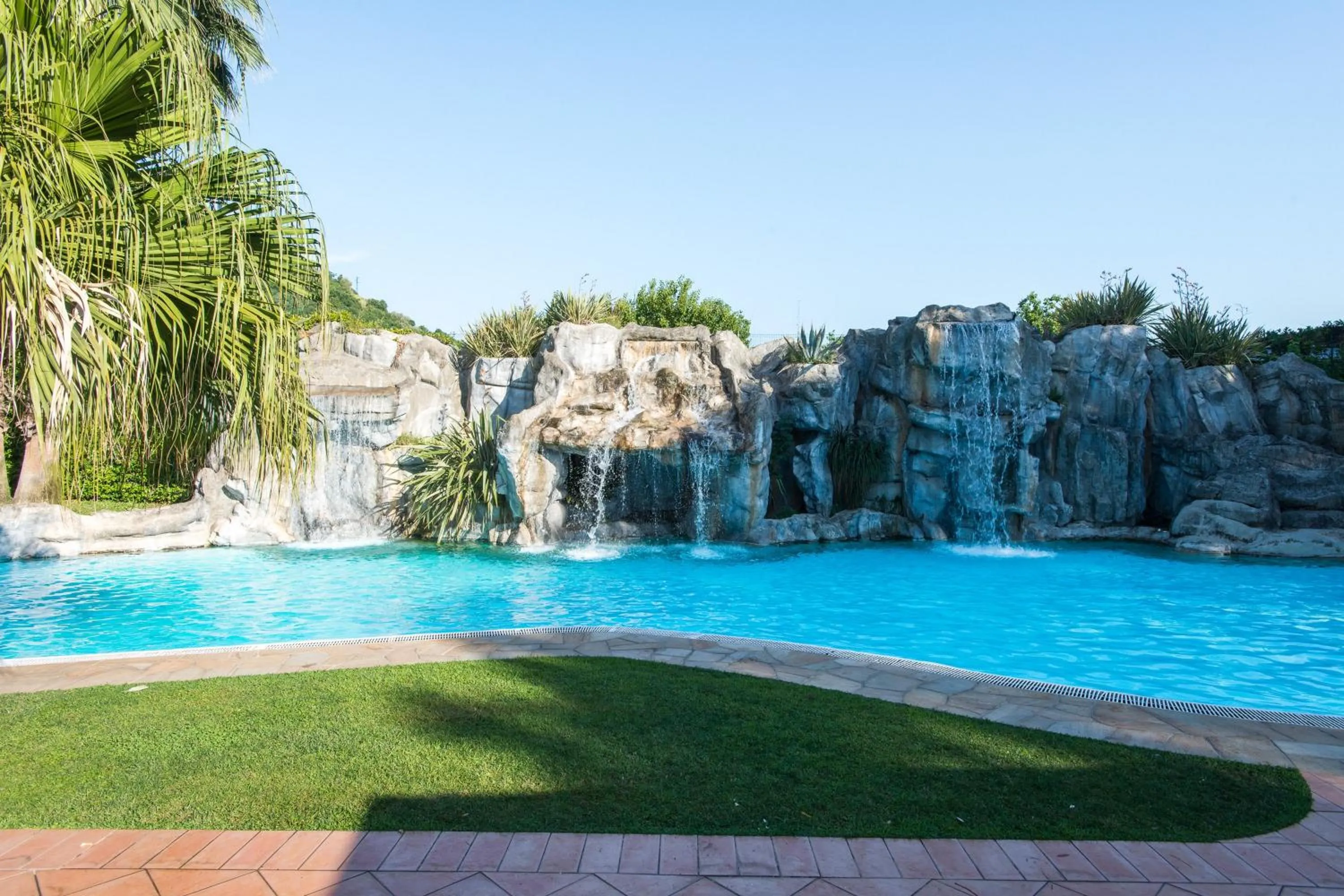 Swimming pool in Hotel Villa Albani