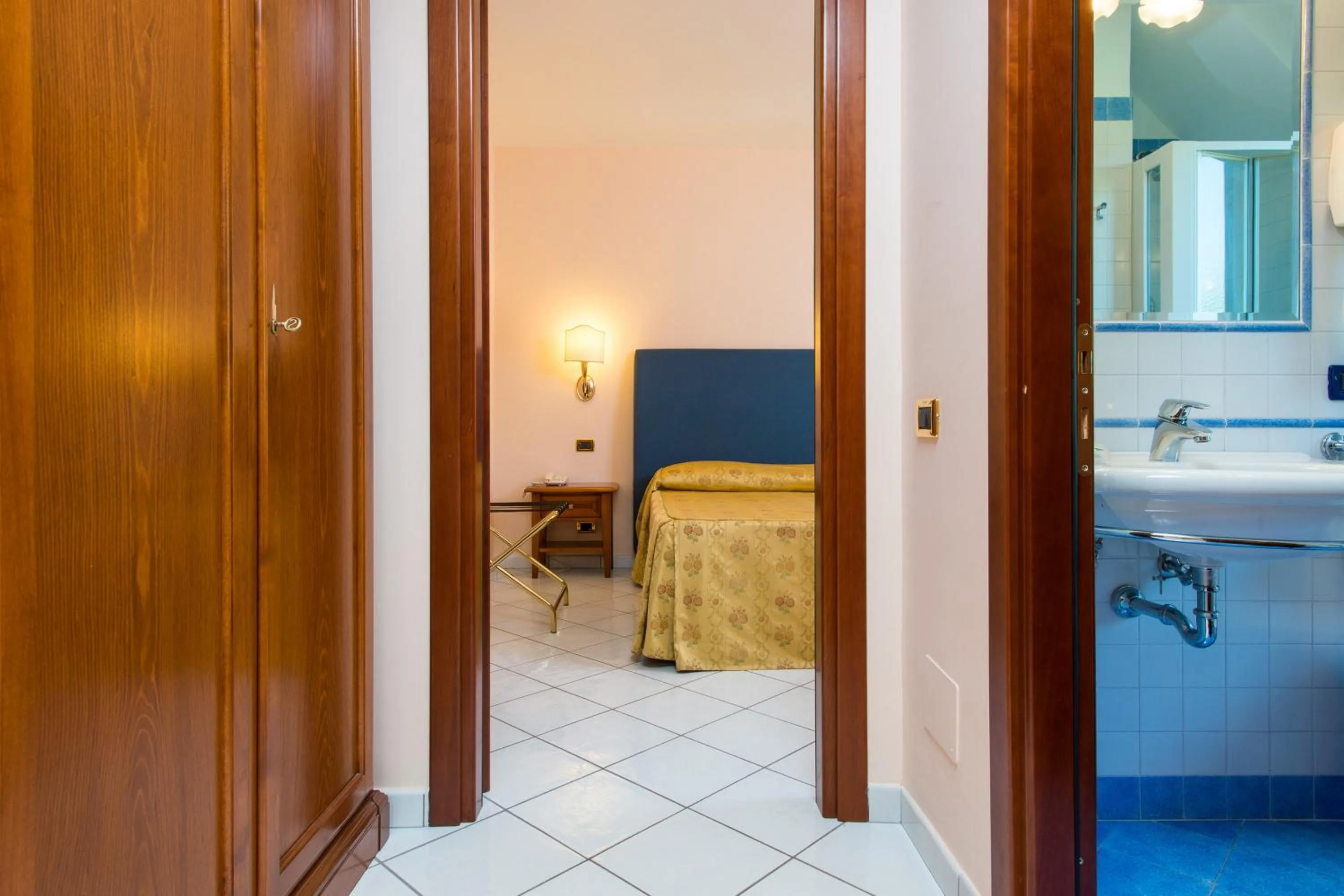 Bathroom in Hotel Villa Albani