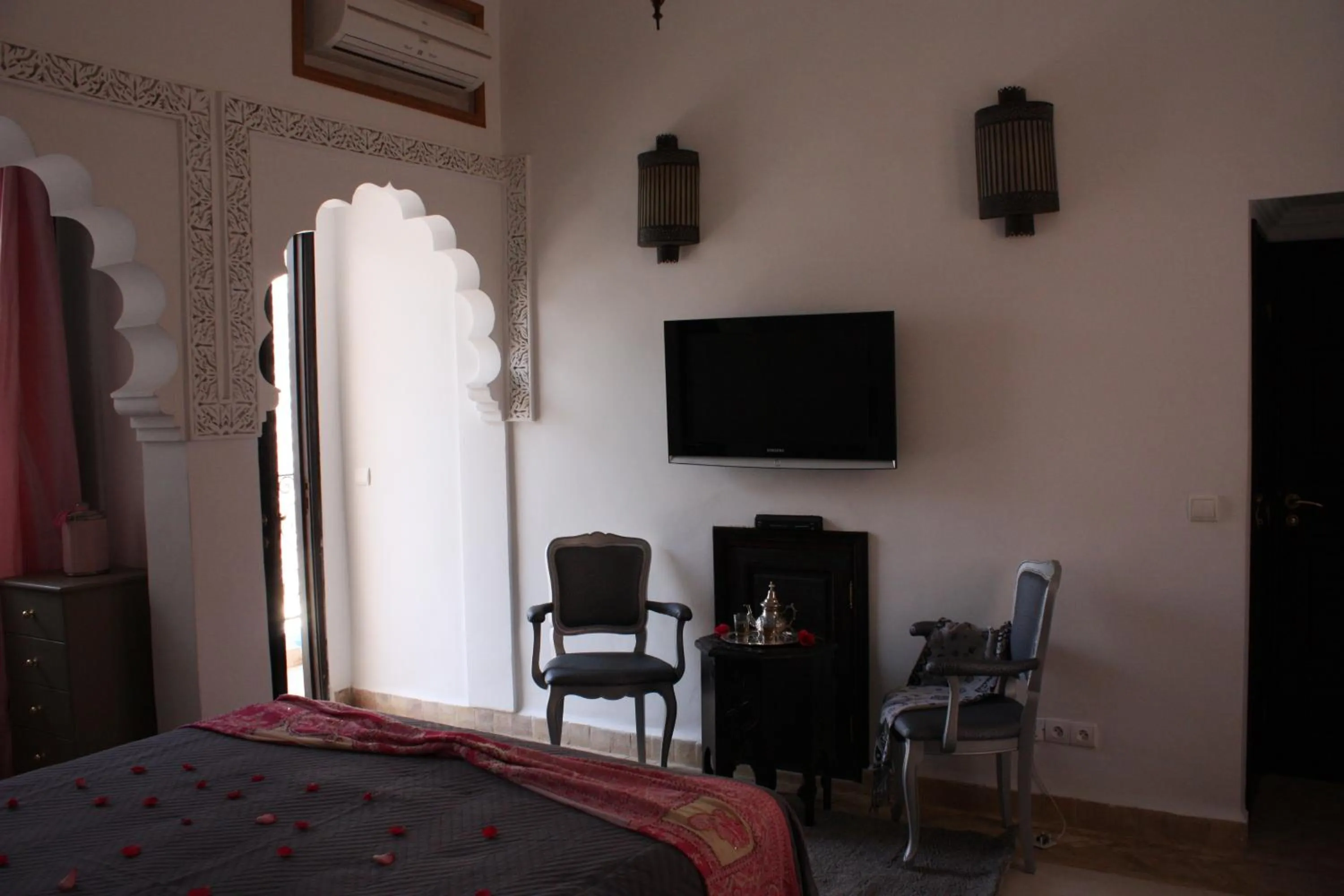 Decorative detail, Bed in Riad La Villa Marrakech