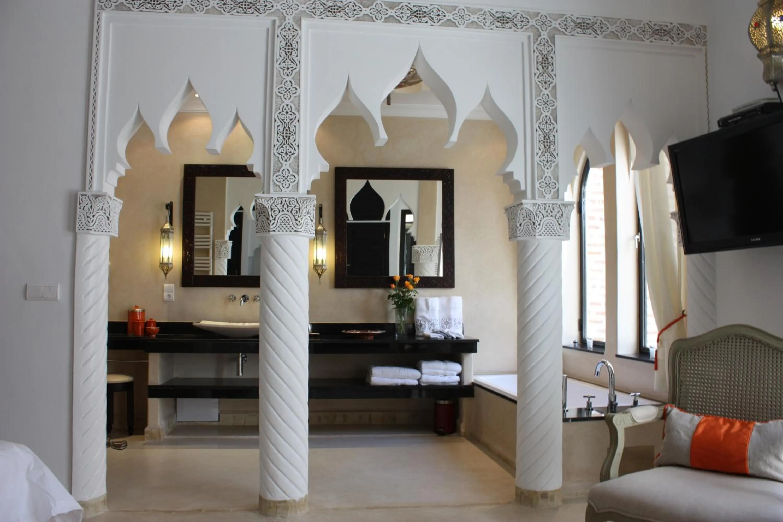 Bathroom, Bed in Riad La Villa Marrakech