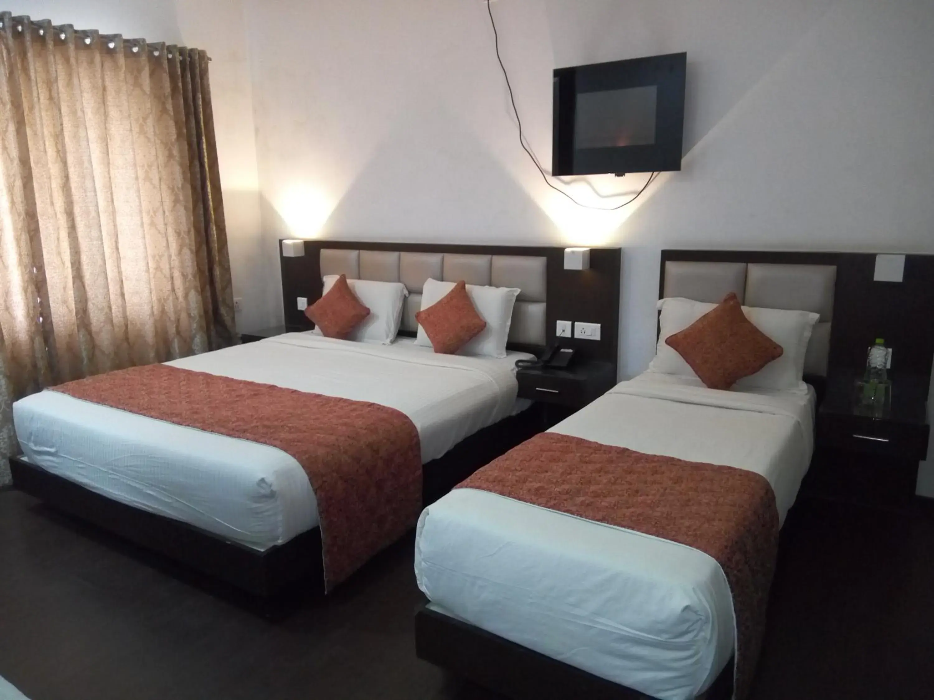 cot, Bed in R T Hill View cot, Bed in R T Hill View