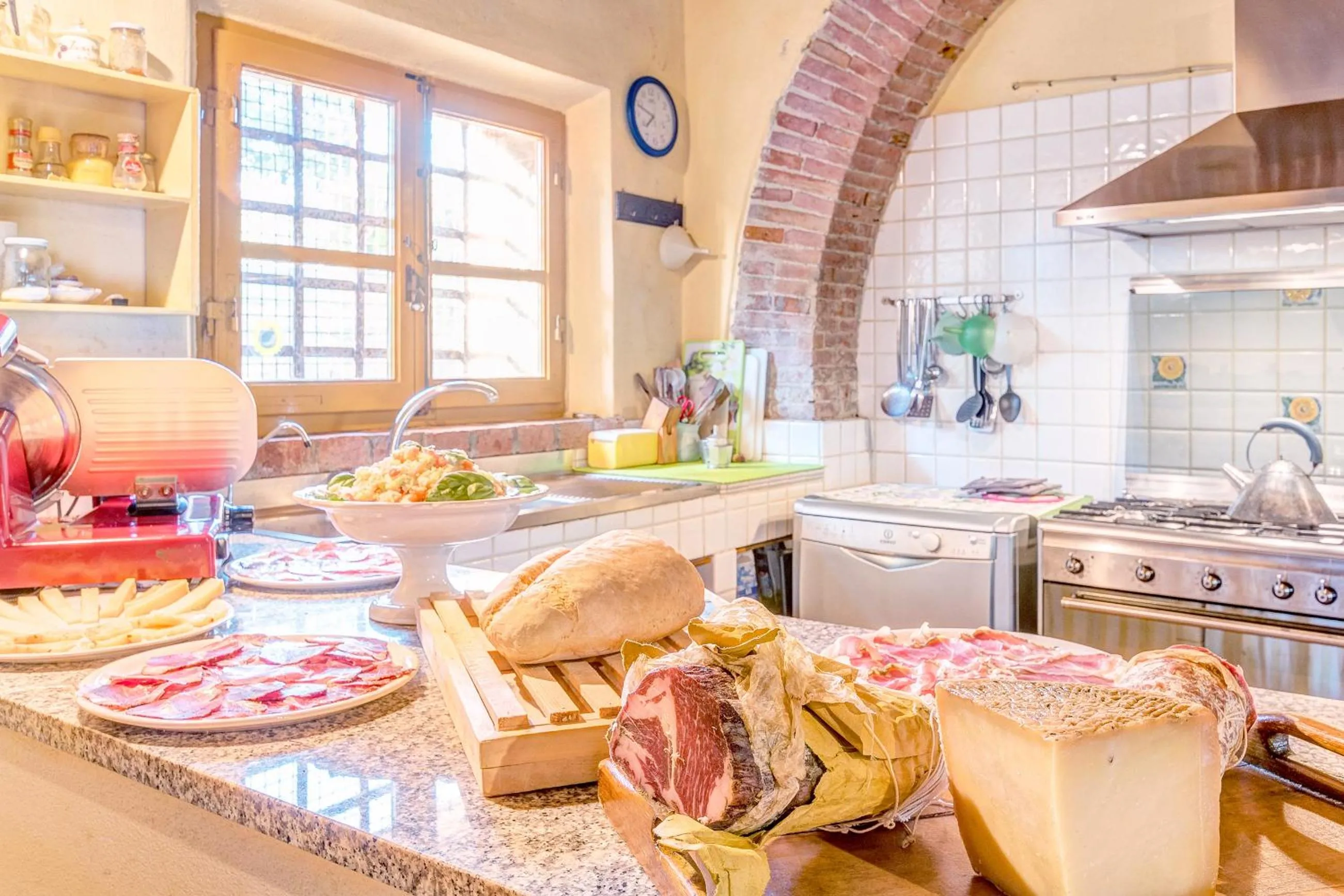 Italian breakfast in Agriturismo Il poggiarello