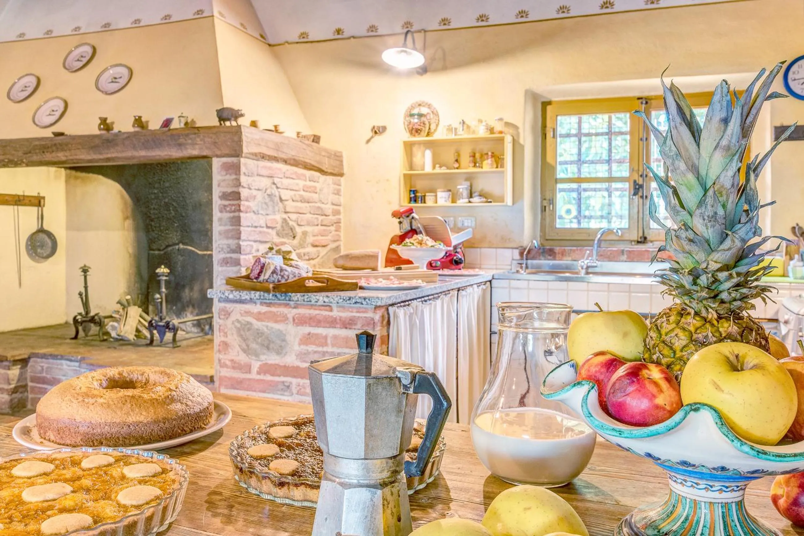 Italian breakfast in Agriturismo Il poggiarello