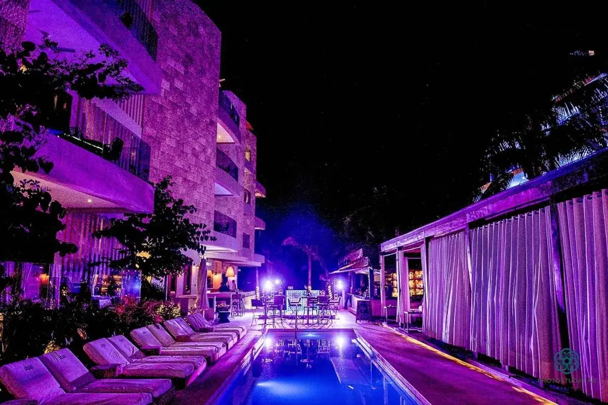 Swimming pool in Thompson Playa Del Carmen Main House, by Hyatt Swimming pool in Thompson Playa Del Carmen Main House, by Hyatt