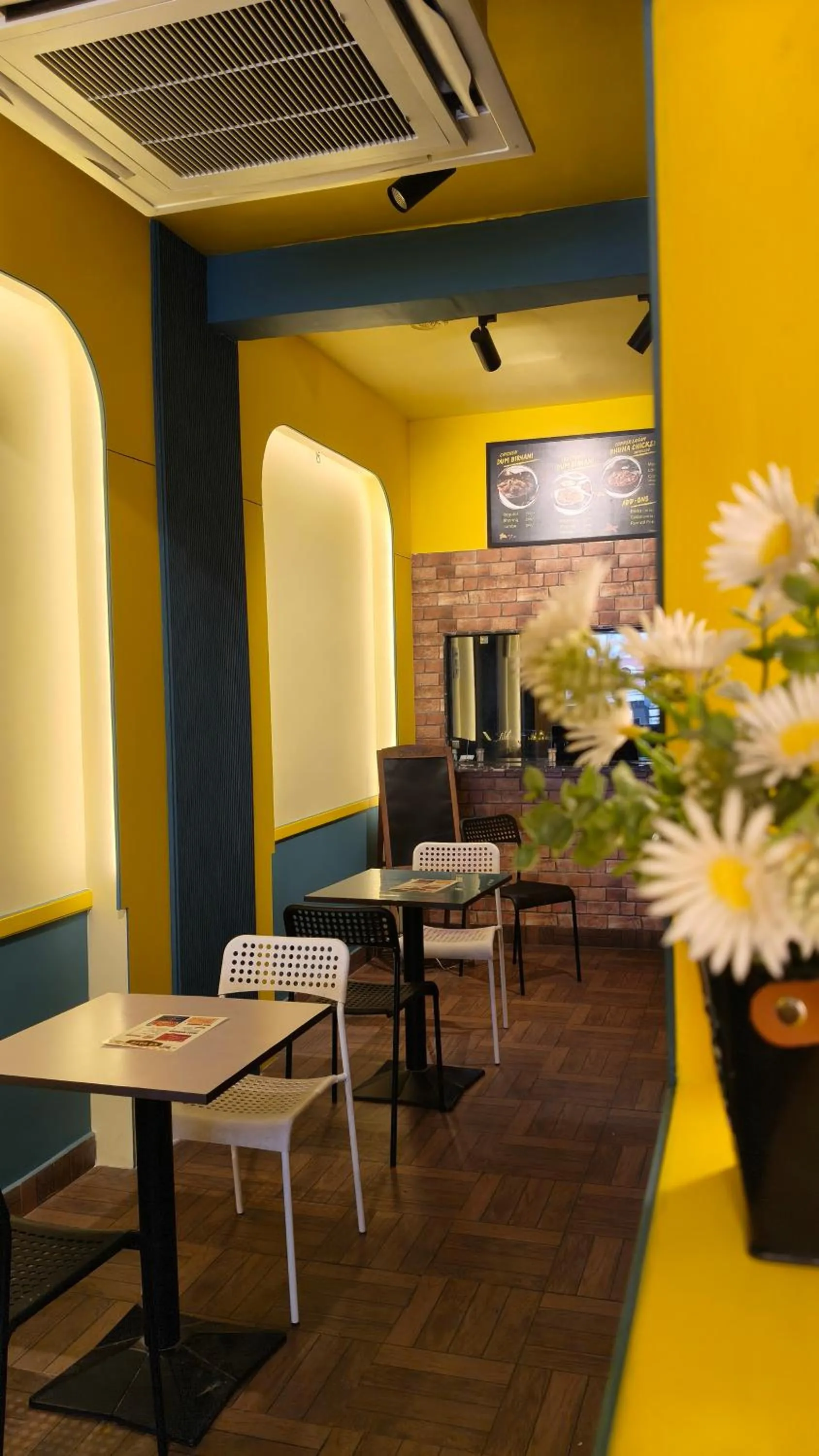 Restaurant/places to eat in C2 Pods