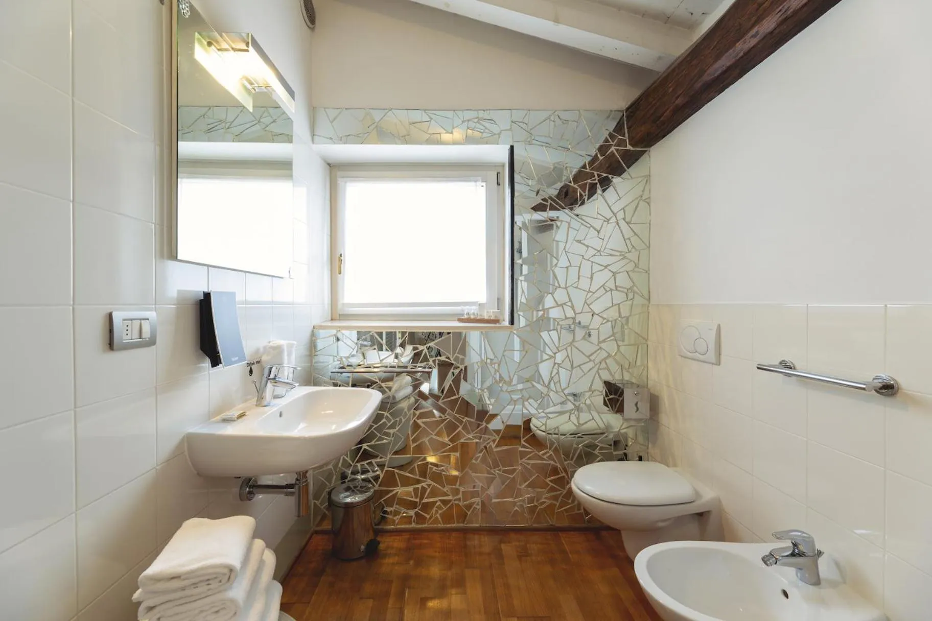 Toilet in Hi Room vicolo del vò