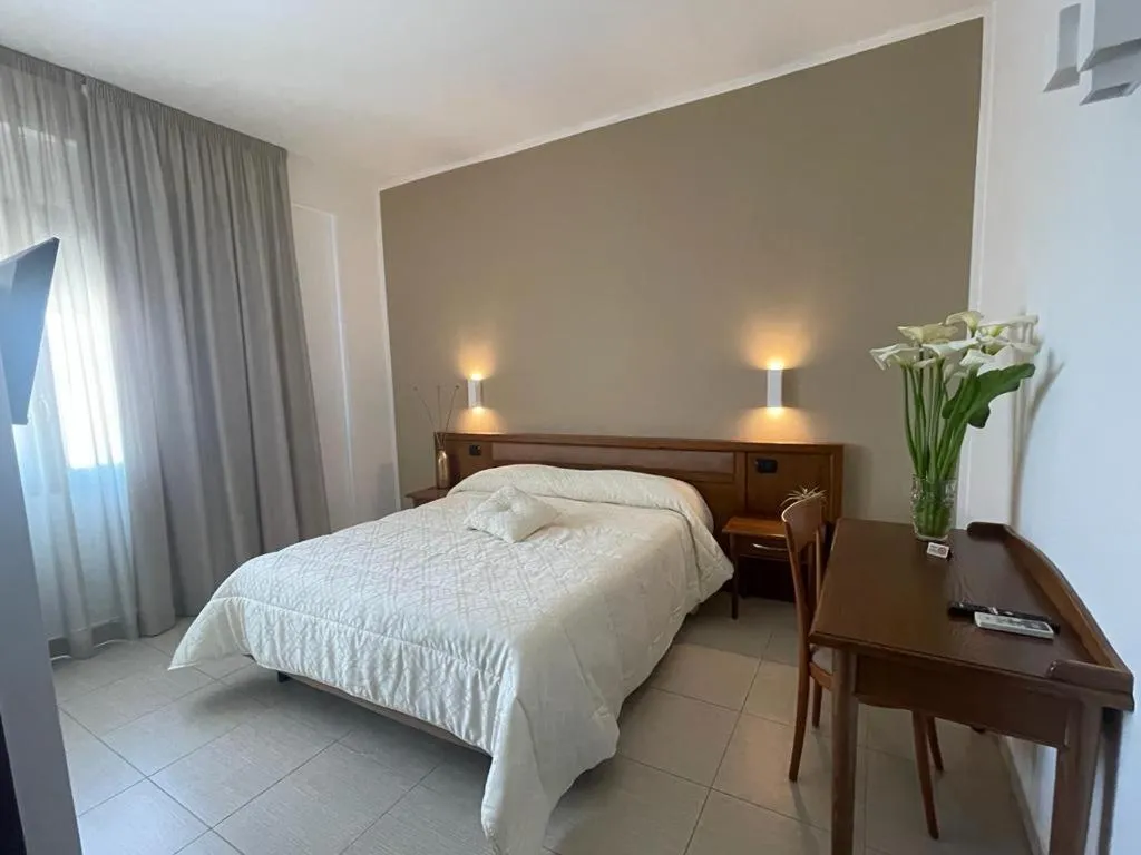 Photo of the whole room, Bed in Hotel Posidonia