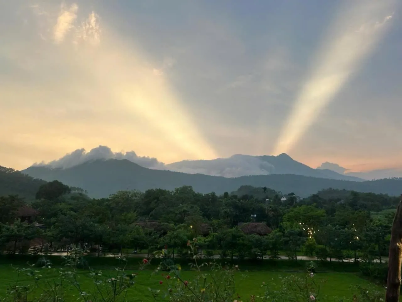 Sunset in Mật Retreat