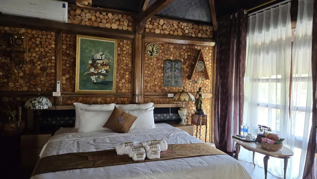 Bed in Mật Retreat
