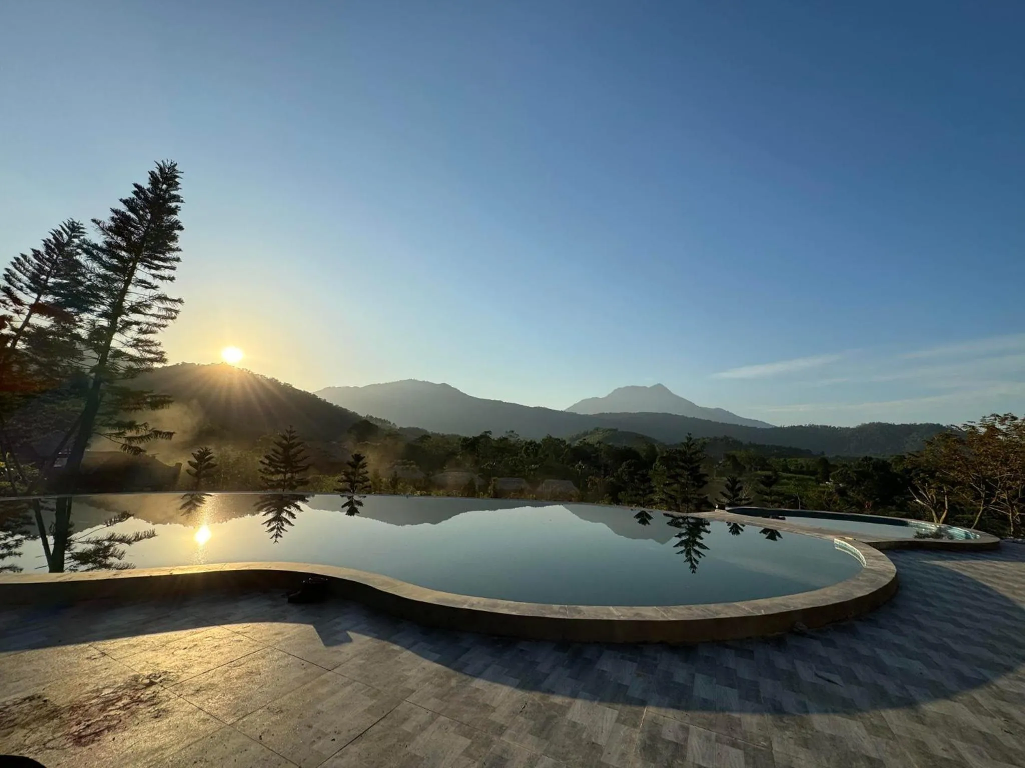 Swimming pool in Mật Retreat