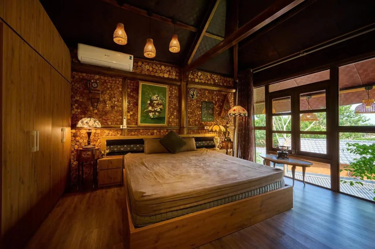 Bed in Mật Retreat