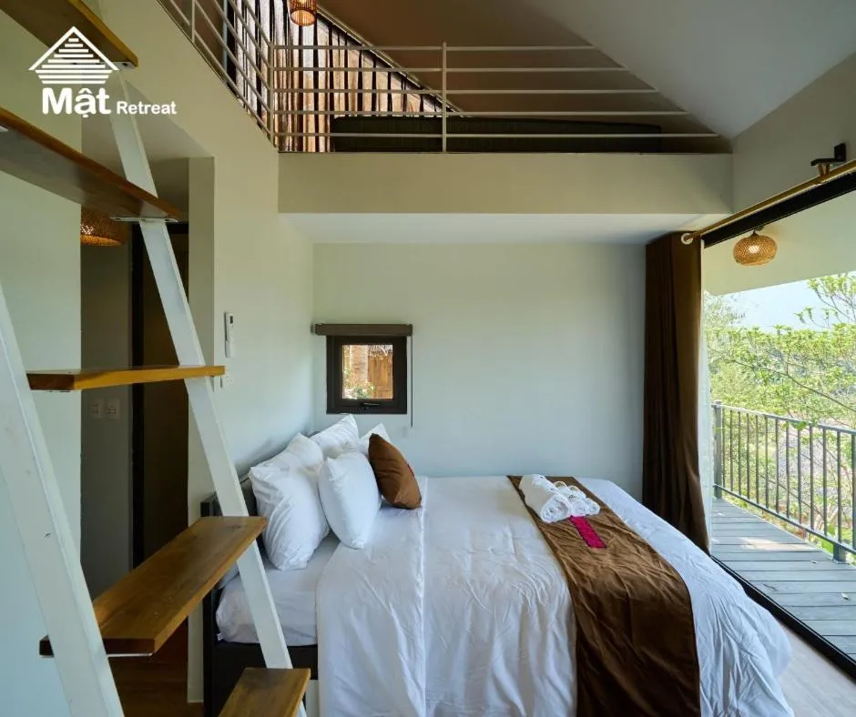 Bed in Mật Retreat