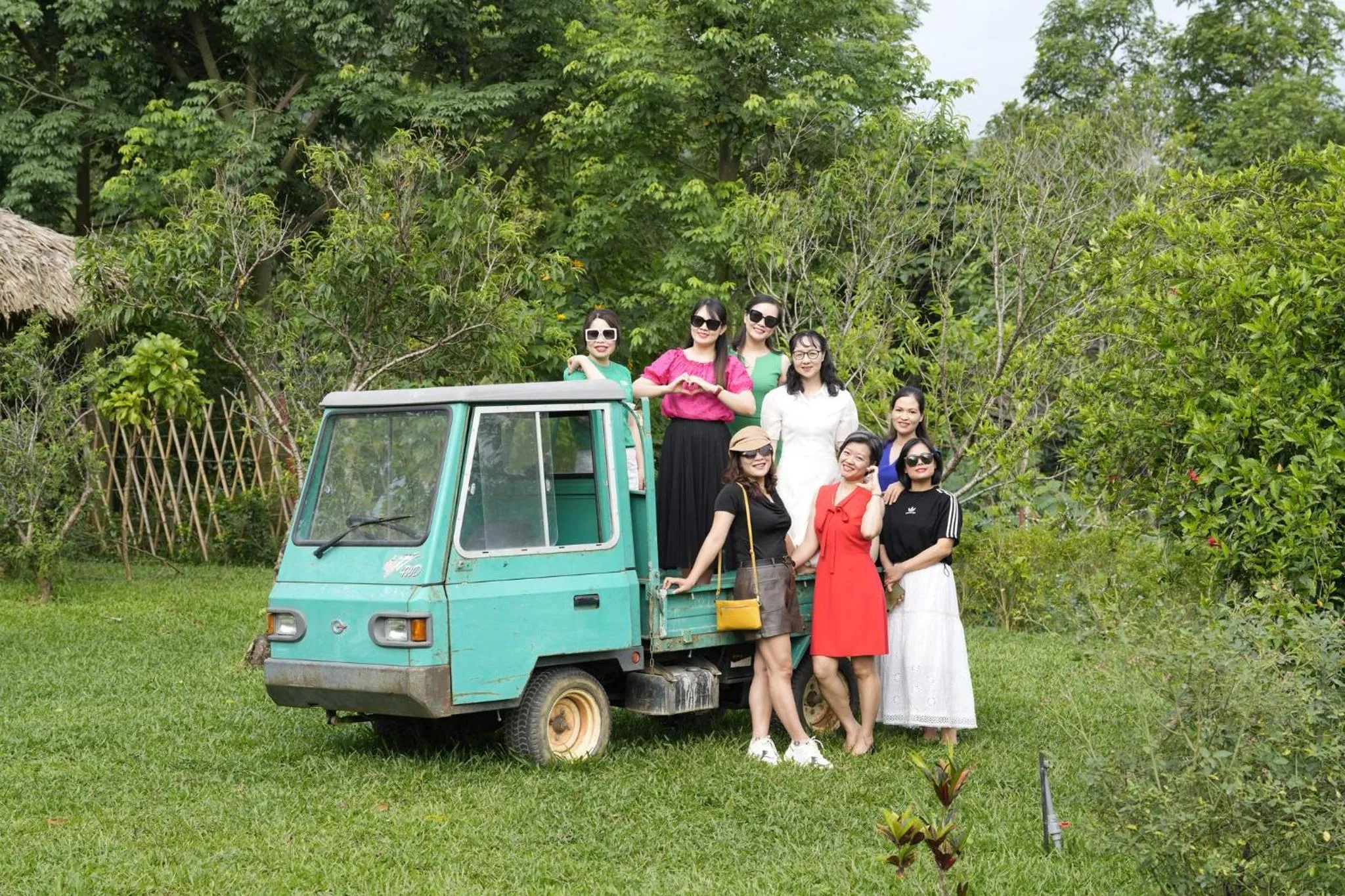 People in Mật Retreat