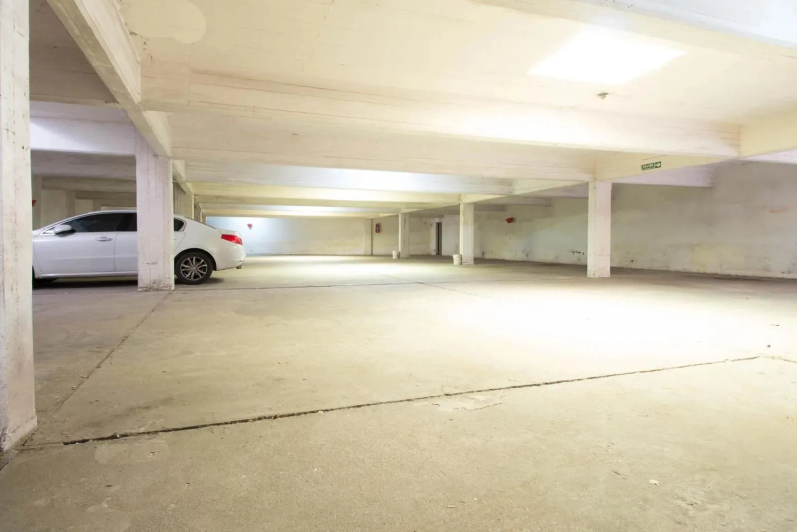 Parking in Hotel El Velero