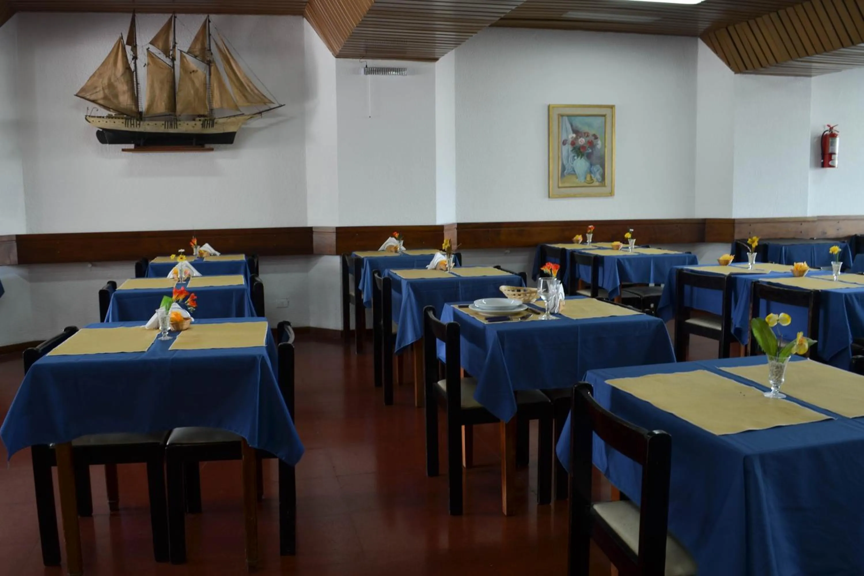 Restaurant/places to eat in Hotel El Velero