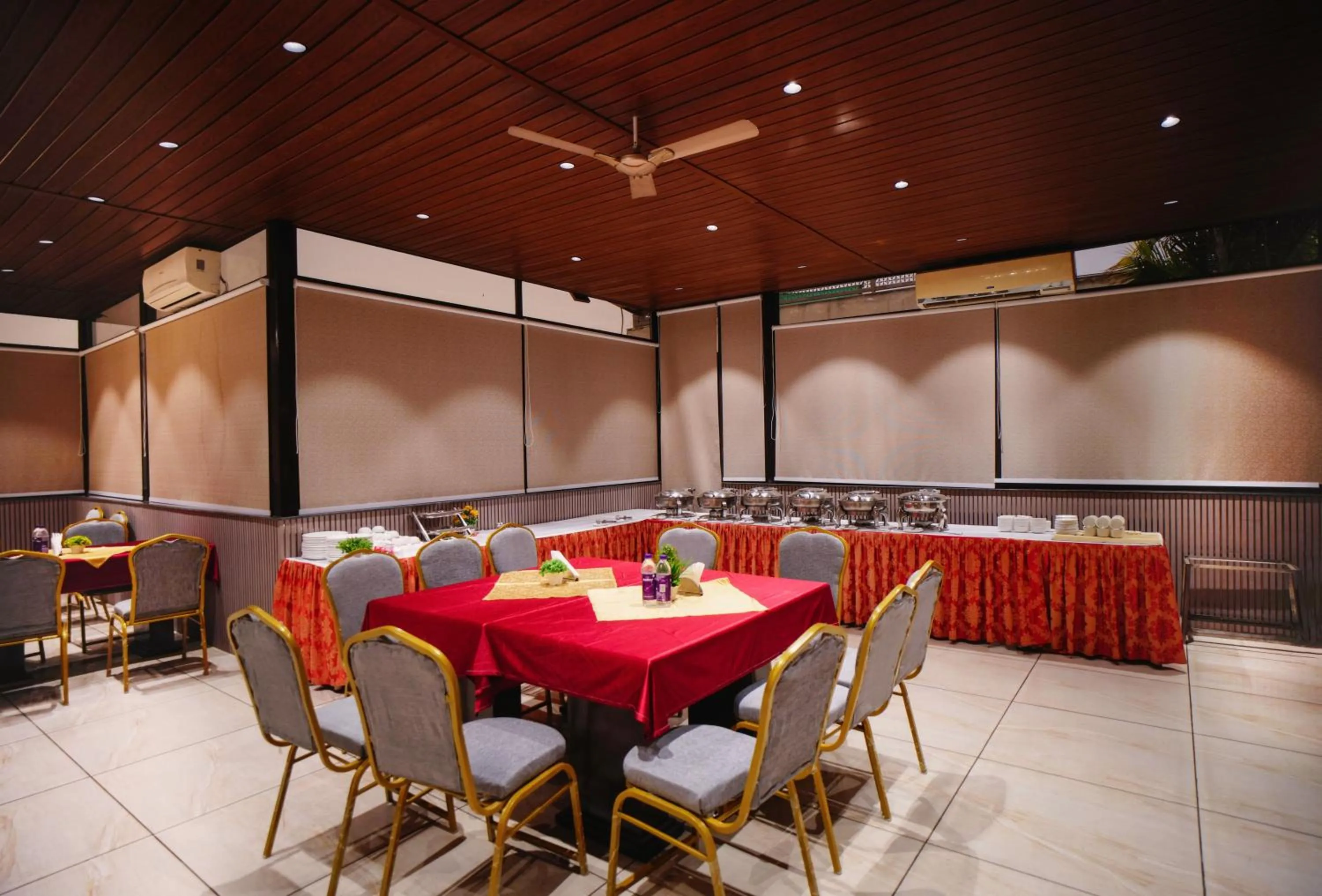 Hari's Court Inns & Hotels