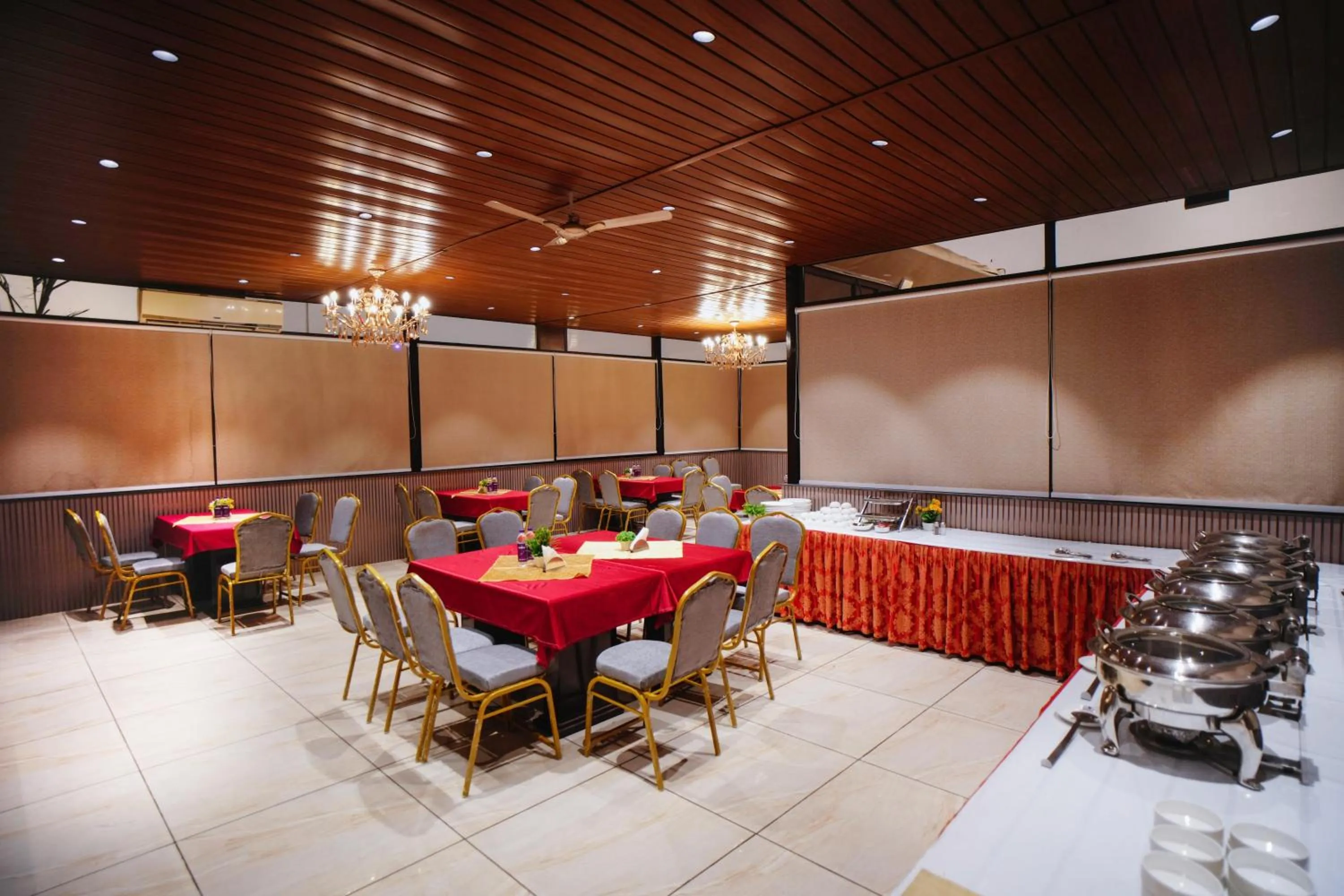 Hari's Court Inns & Hotels