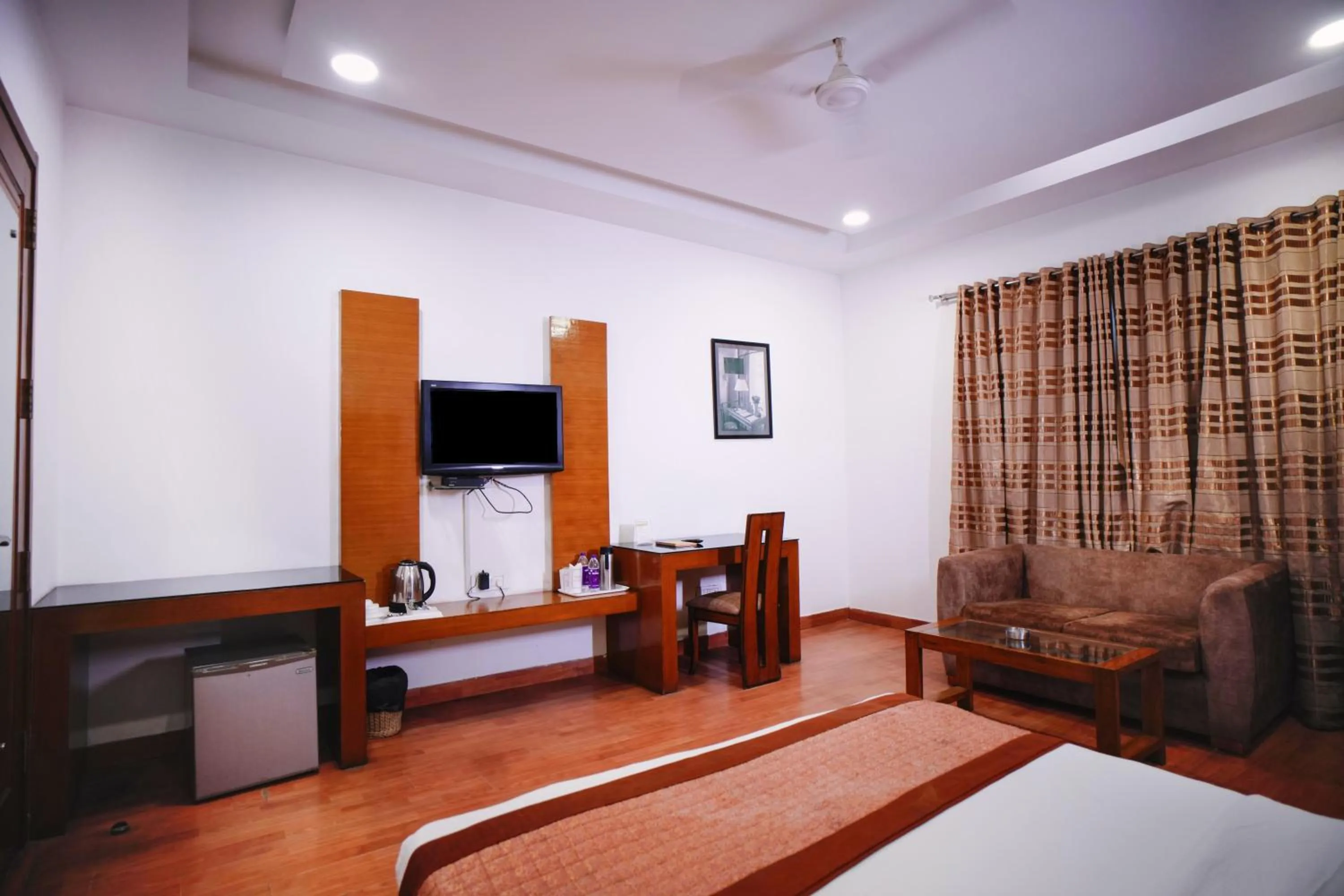 Bed in Hari's Court Inns & Hotels