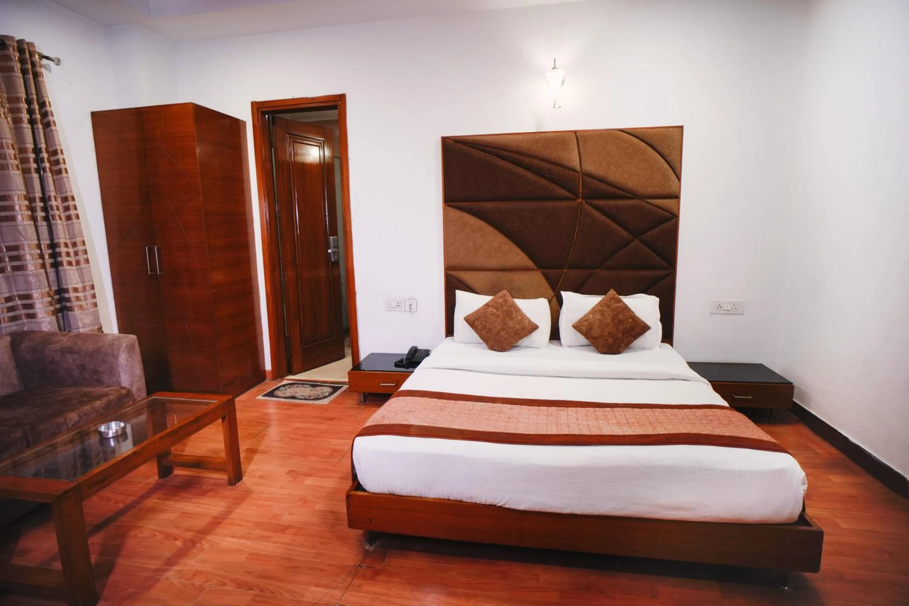 Bed in Hari's Court Inns & Hotels