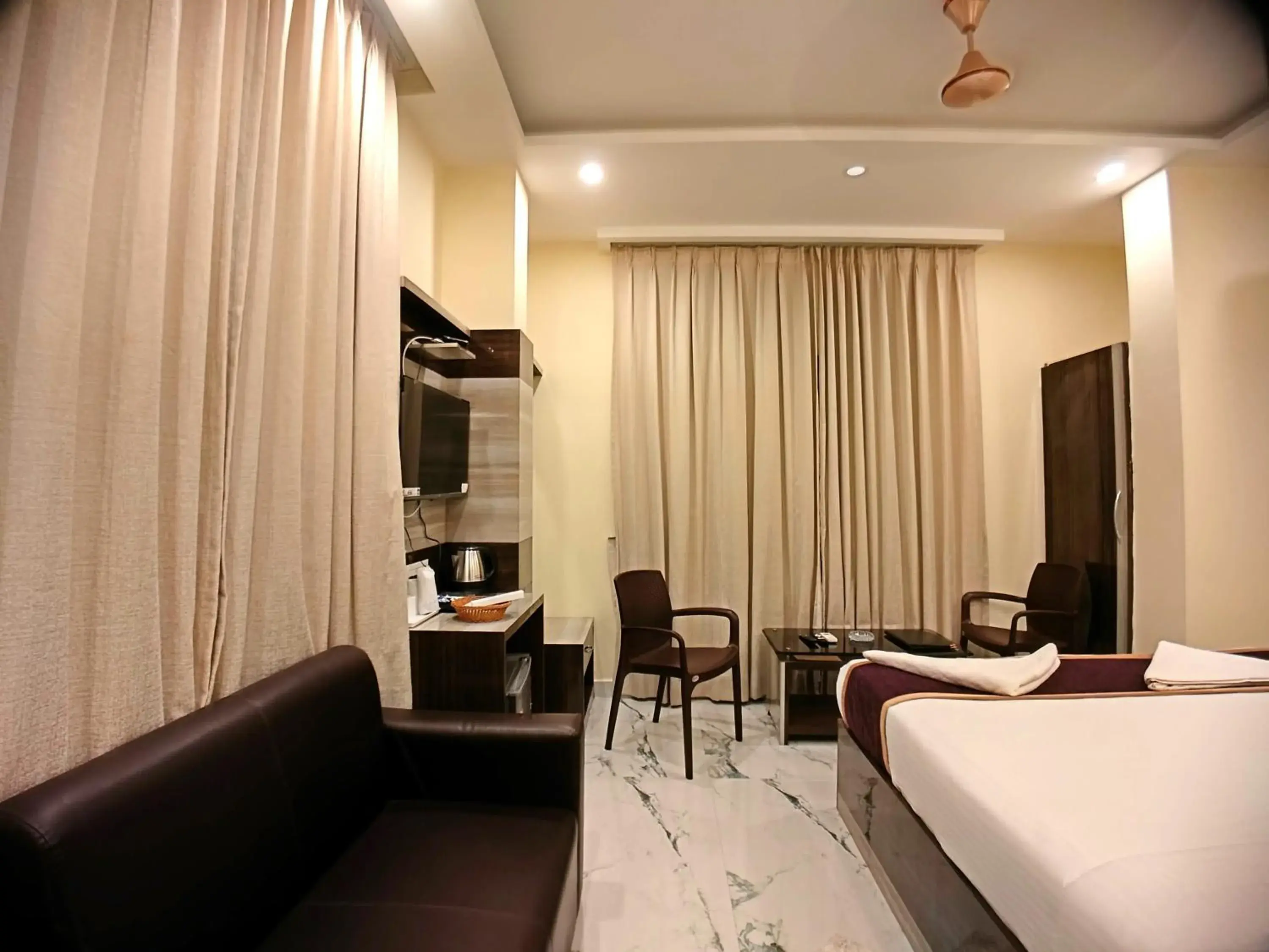 Bed in Elegant Beach Resort Bed in Elegant Beach Resort