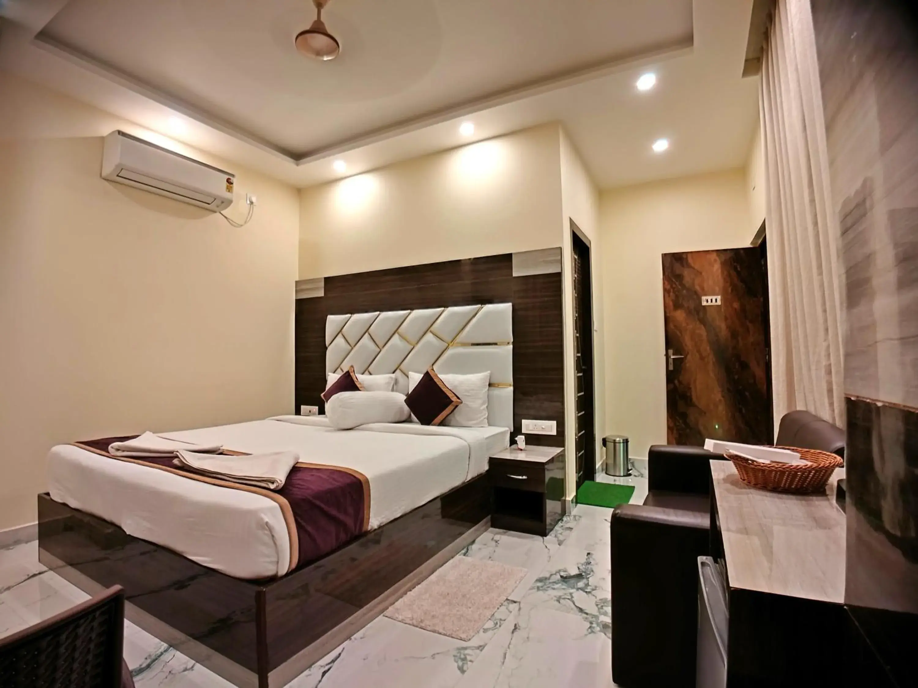 Bed in Elegant Beach Resort Bed in Elegant Beach Resort