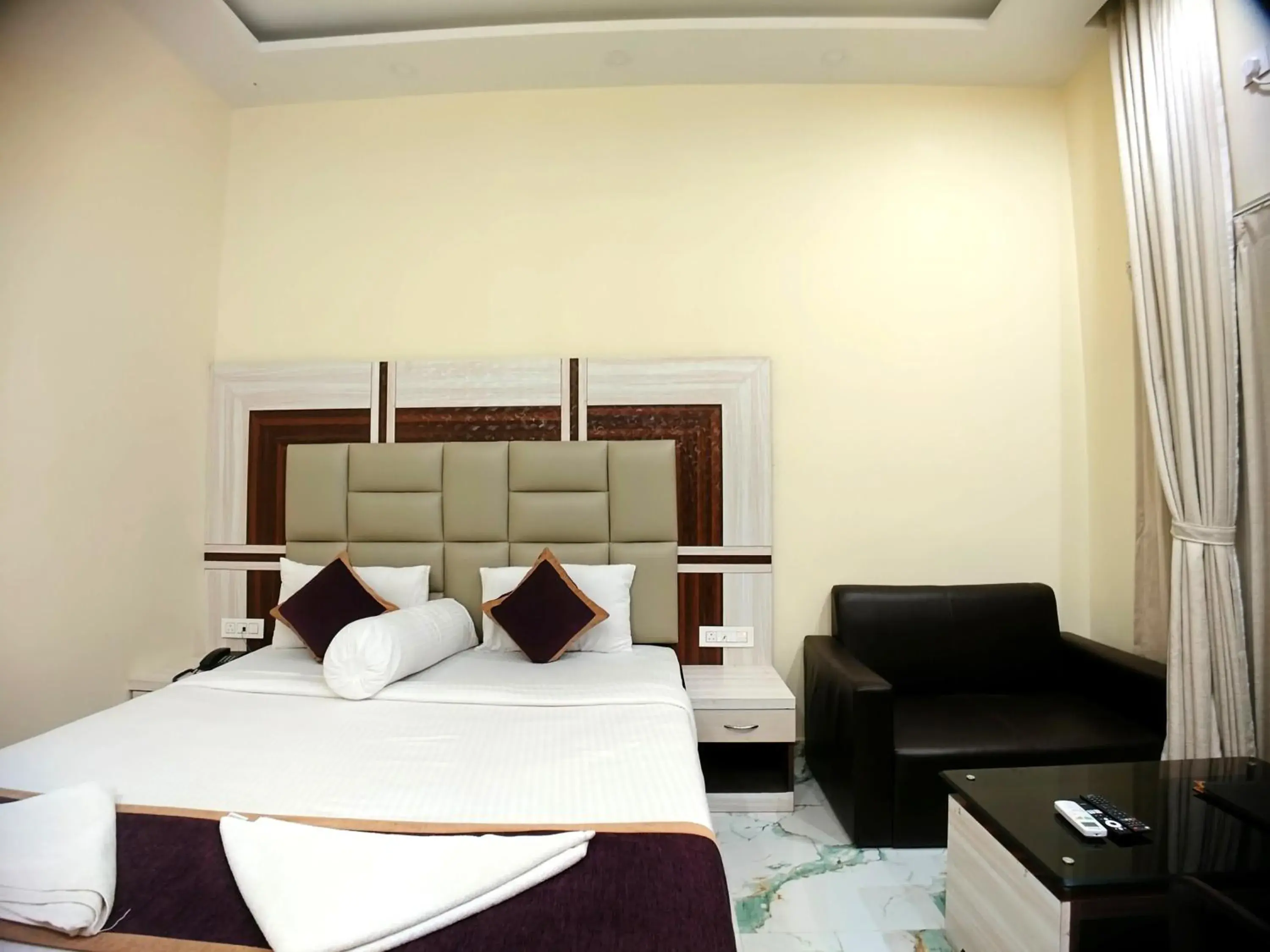 Bed in Elegant Beach Resort Bed in Elegant Beach Resort