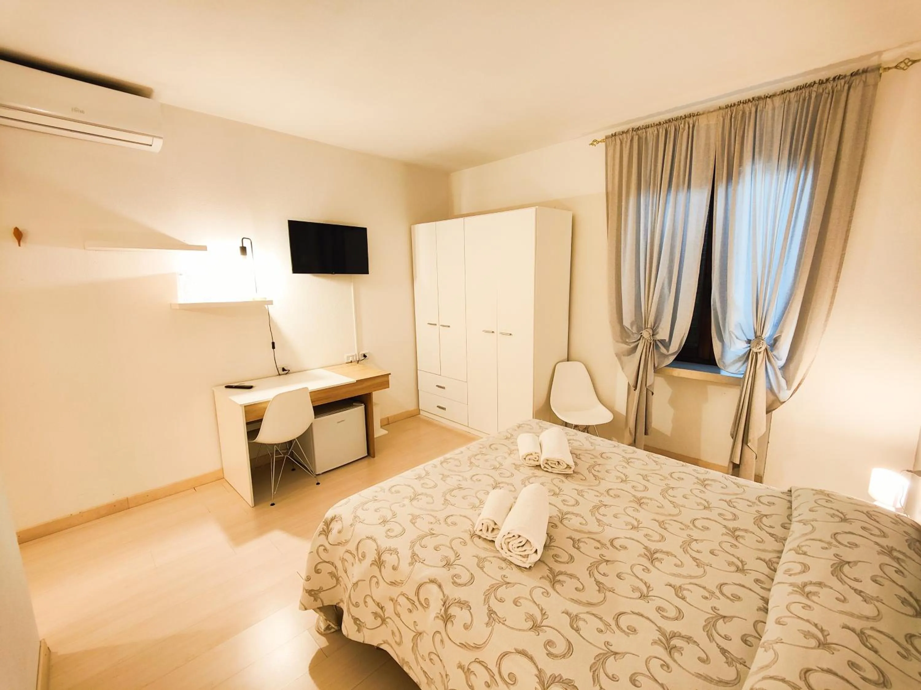 Bedroom, Bed in Albergo B&B Tenesi