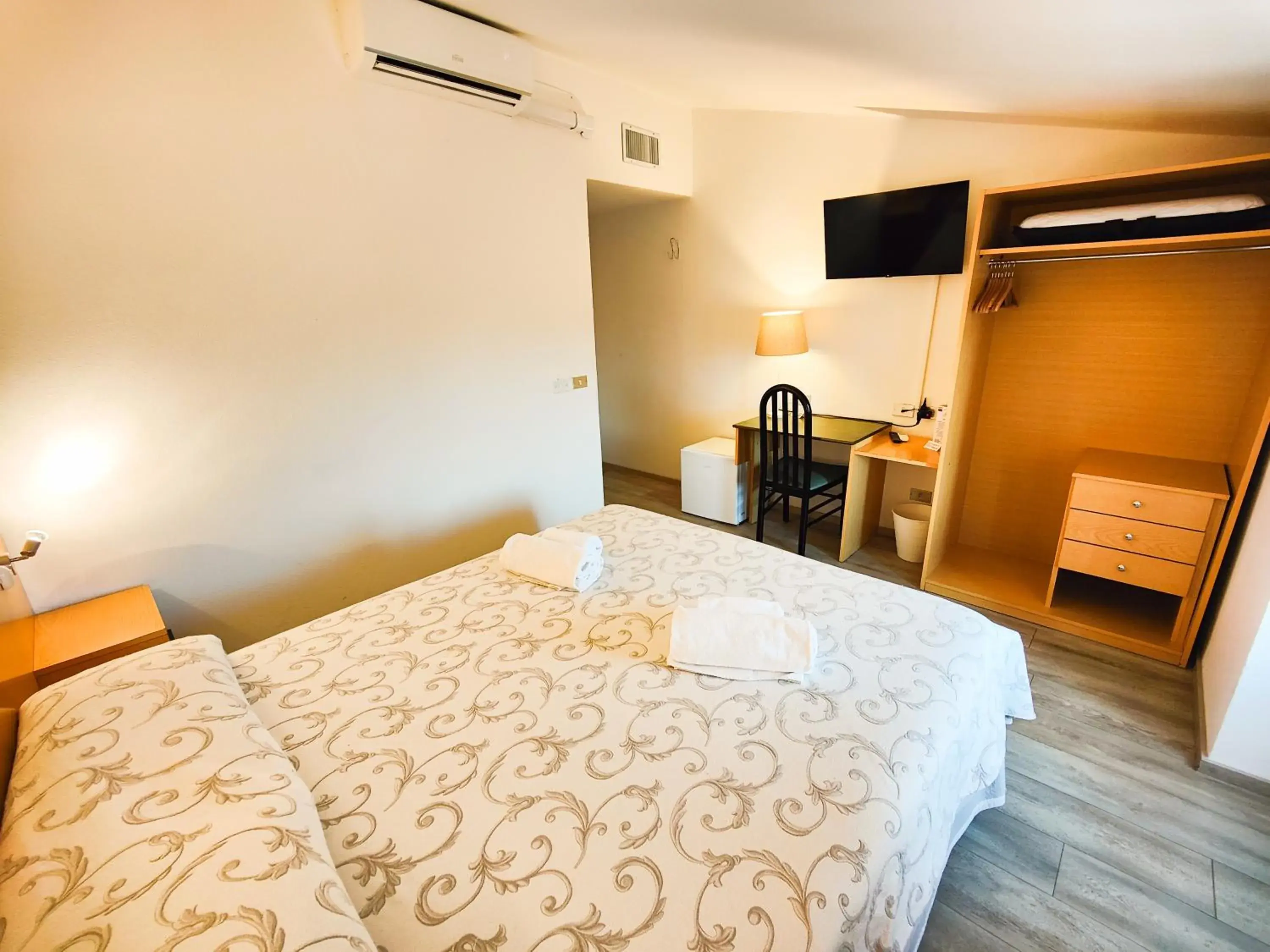 Standard Double Room - single occupancy in Albergo B&B Tenesi Standard Double Room - single occupancy in Albergo B&B Tenesi