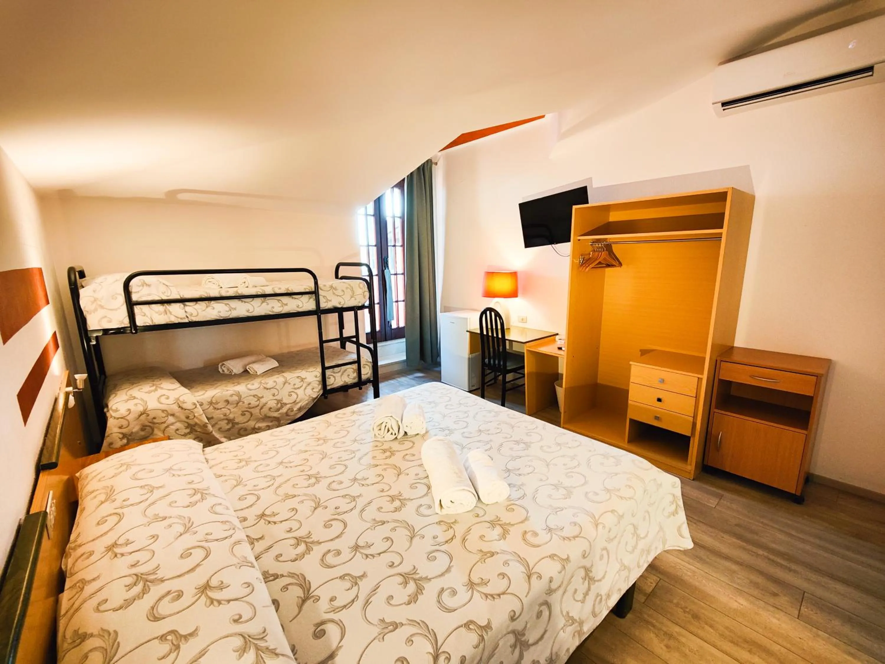 Bed in Albergo B&B Tenesi