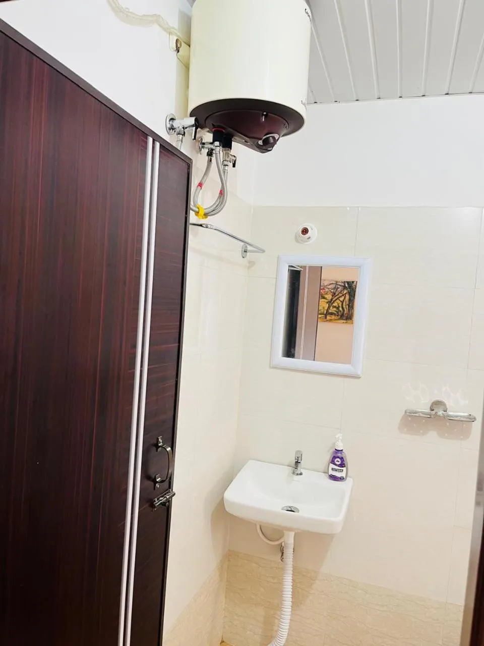 Shower in Alpine Inn