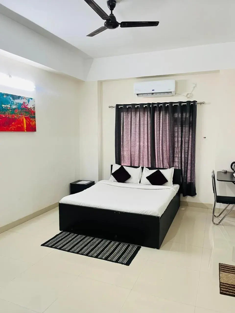 Bed in Alpine Inn Bed in Alpine Inn