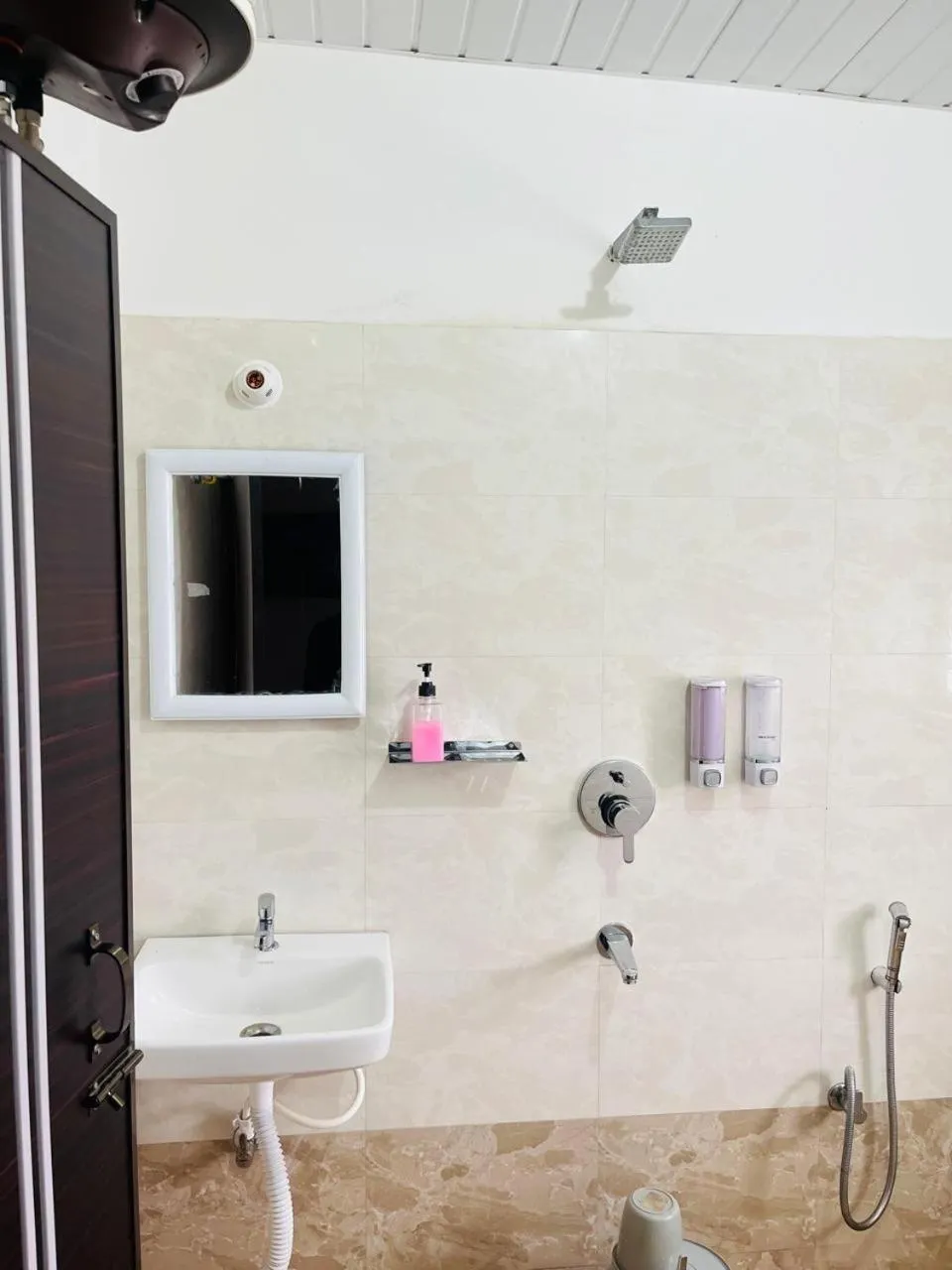 Shower in Alpine Inn