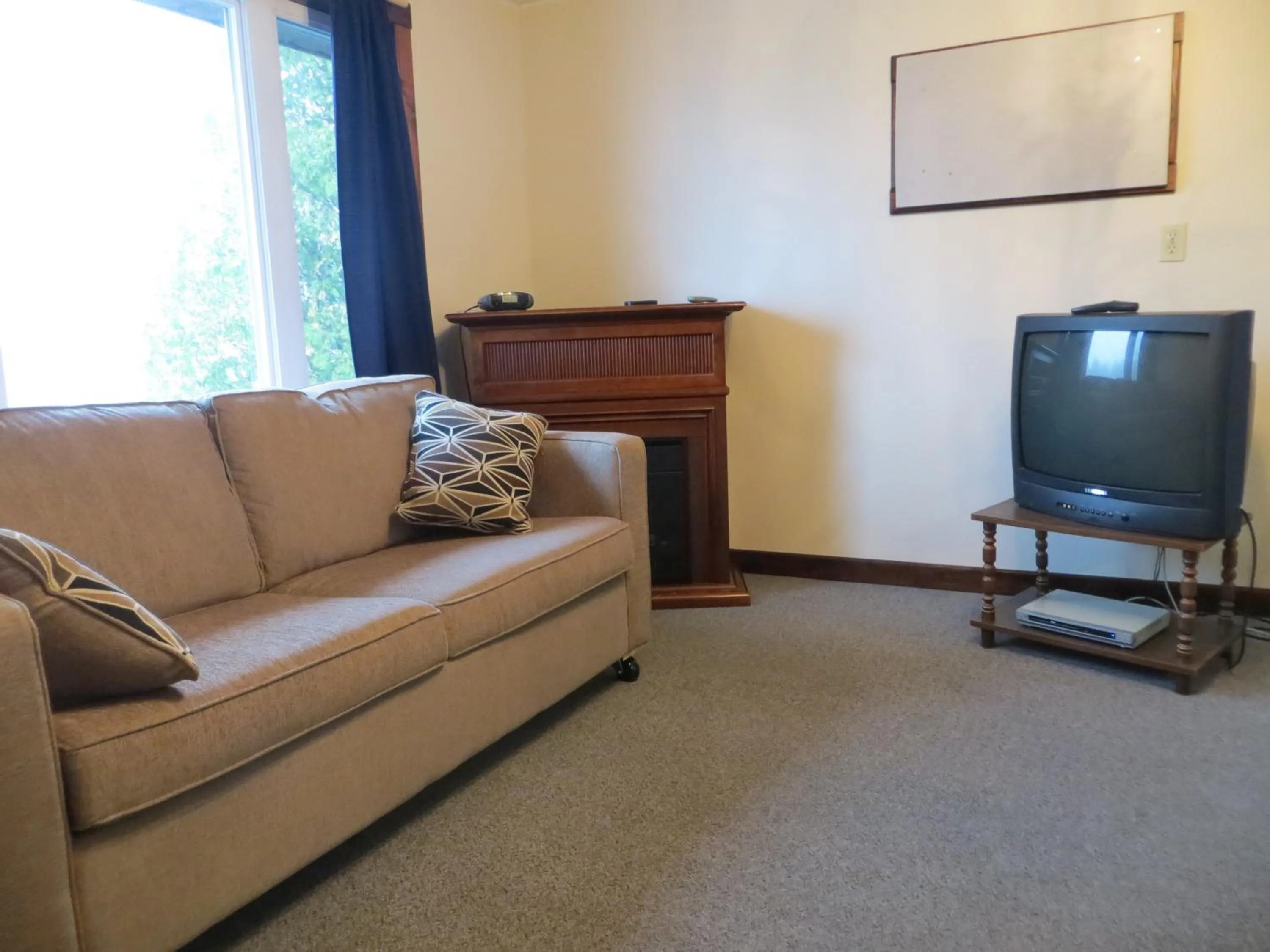 TV and multimedia in Sauble River Marina and Lodge Resort