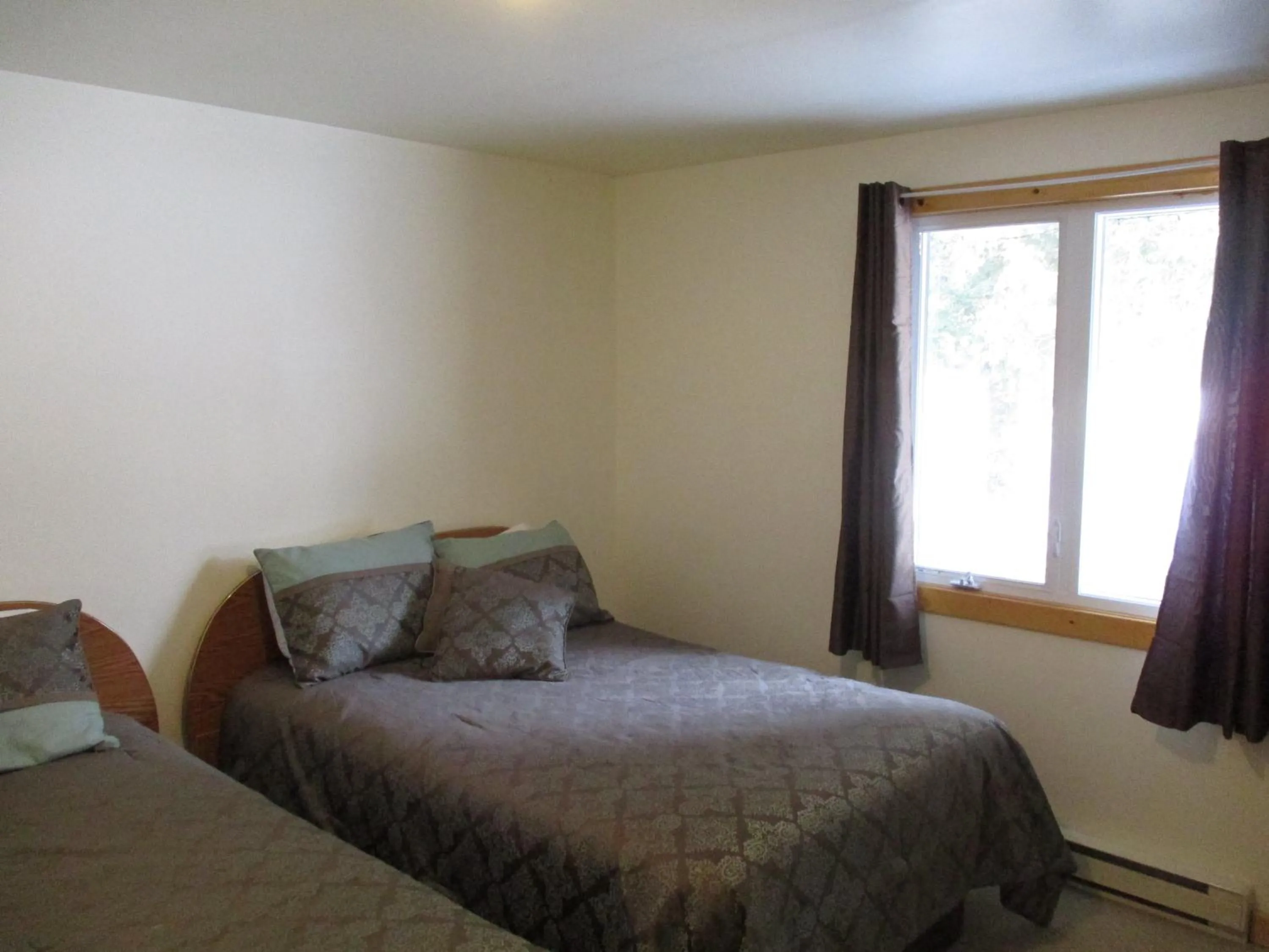 Bed in Sauble River Marina and Lodge Resort