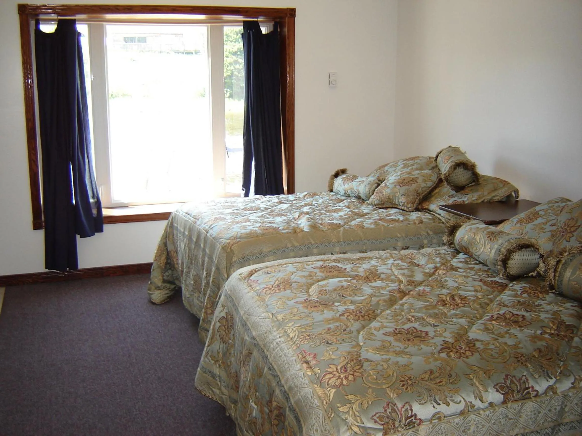 Bed in Sauble River Marina and Lodge Resort