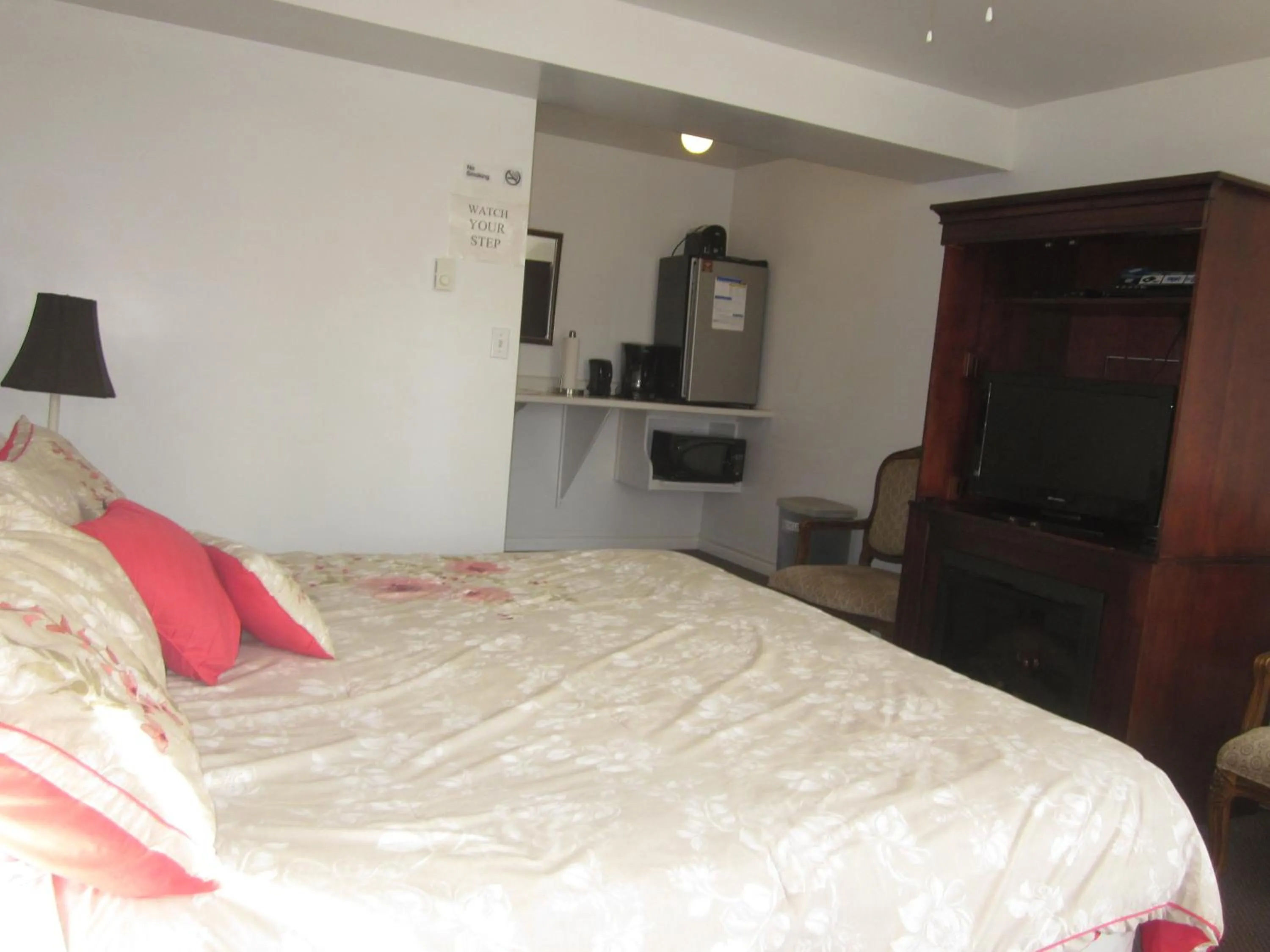 Bed in Sauble River Marina and Lodge Resort