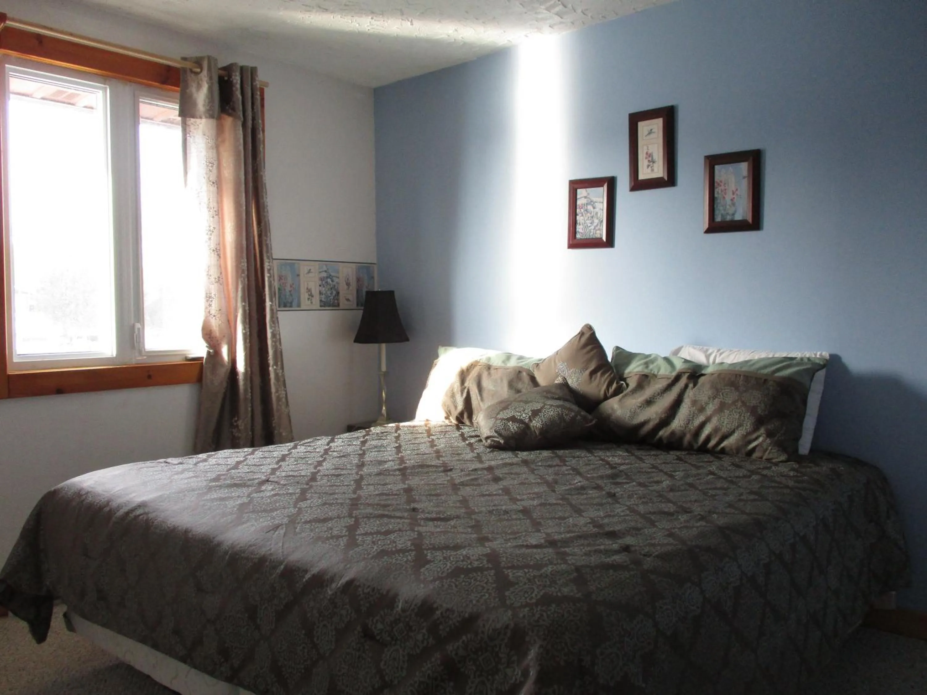 Bed in Sauble River Marina and Lodge Resort