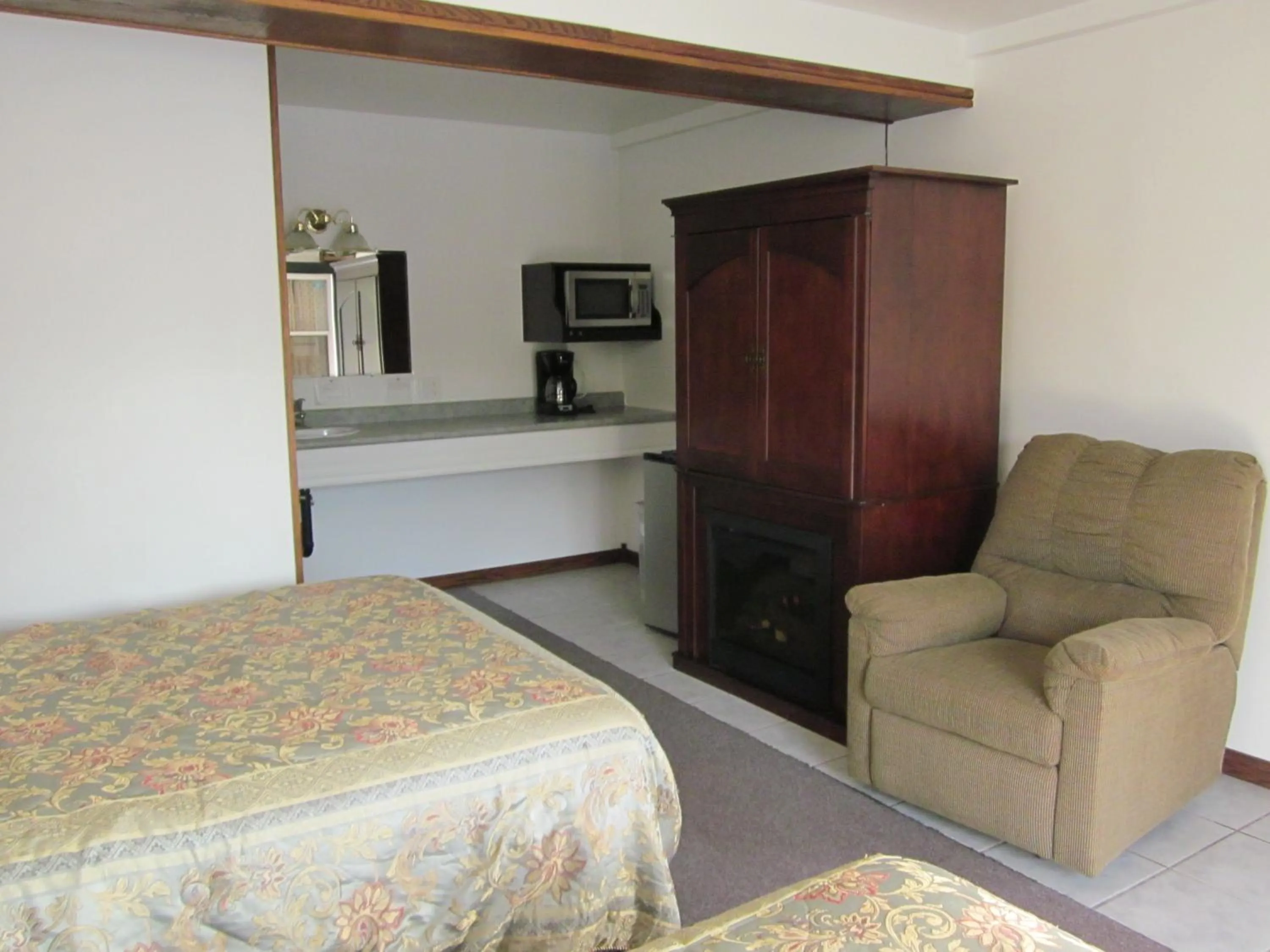 Bed in Sauble River Marina and Lodge Resort