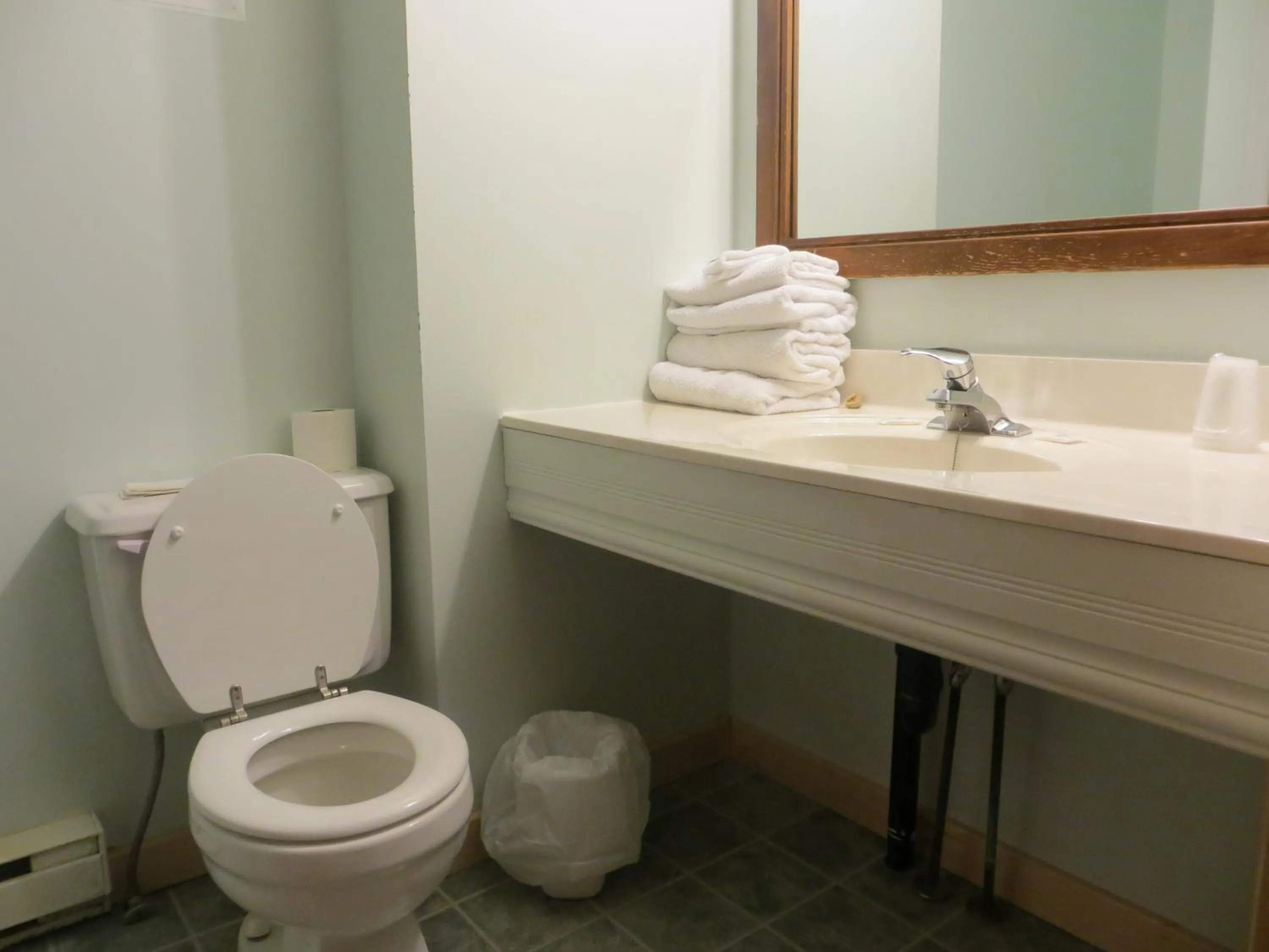 Shower in Sauble River Marina and Lodge Resort