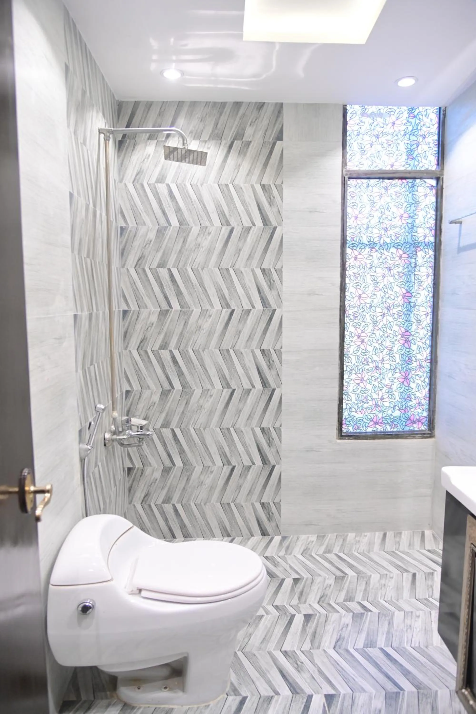 Shower in Hotel Taj Palace