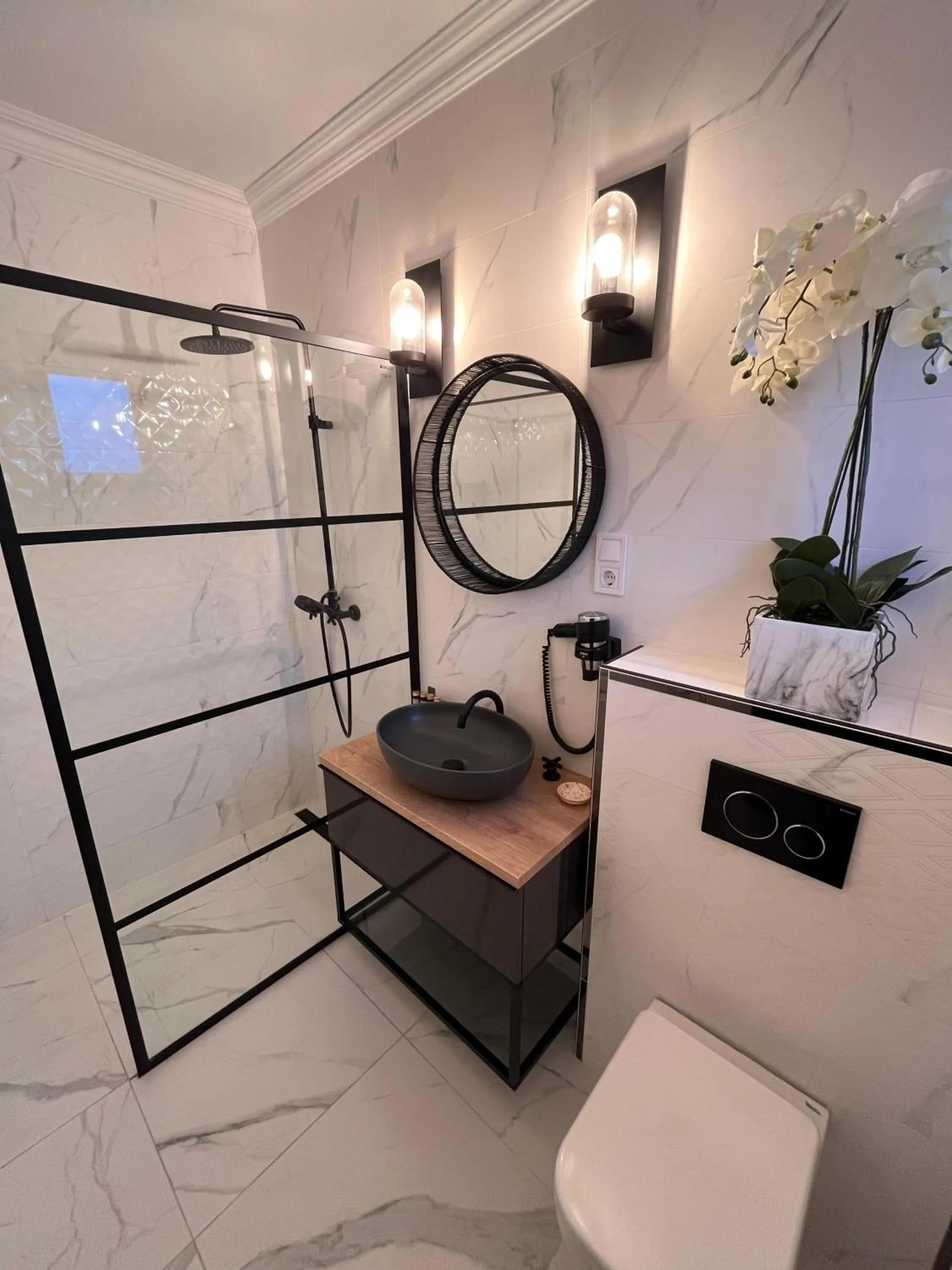 Double Room in the Herbalist