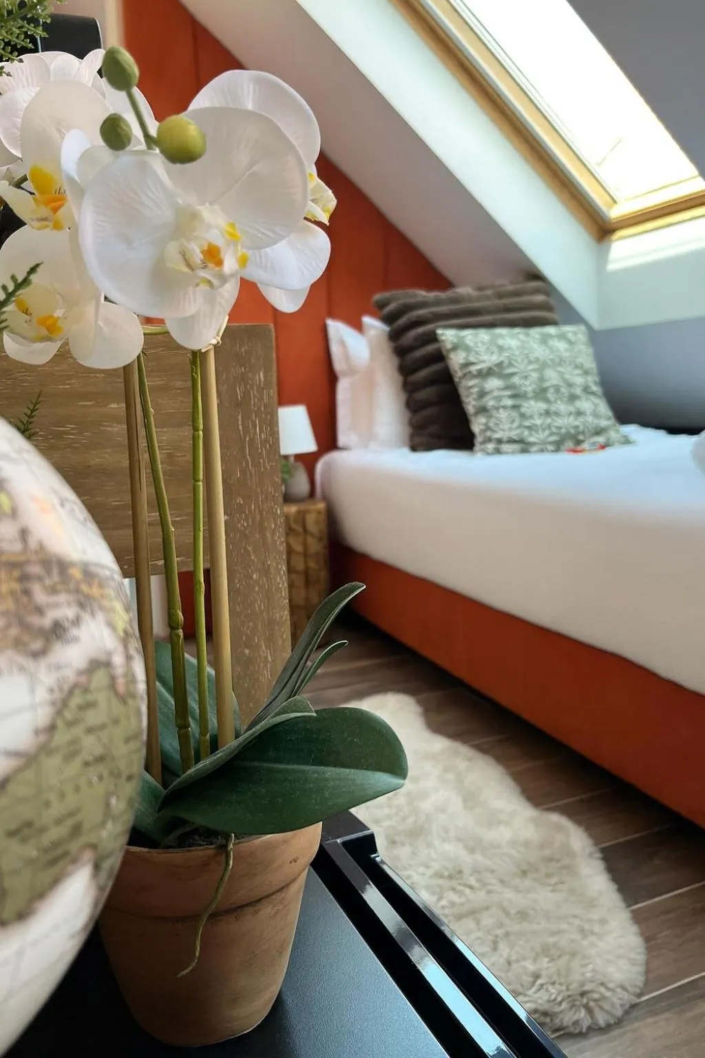 Small Twin Room in the Attic in the Herbalist