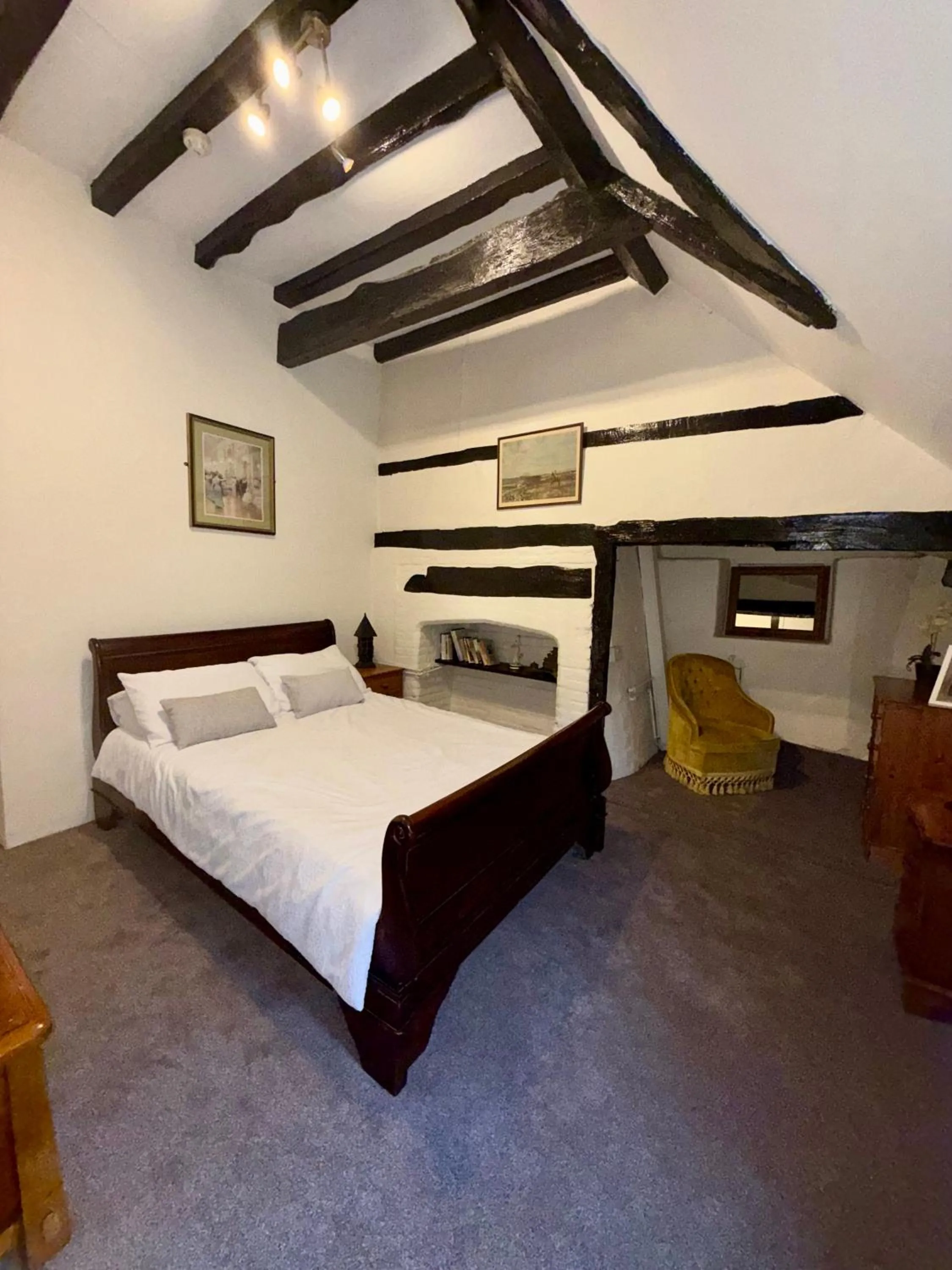 Bed in The Stonemasons Inn
