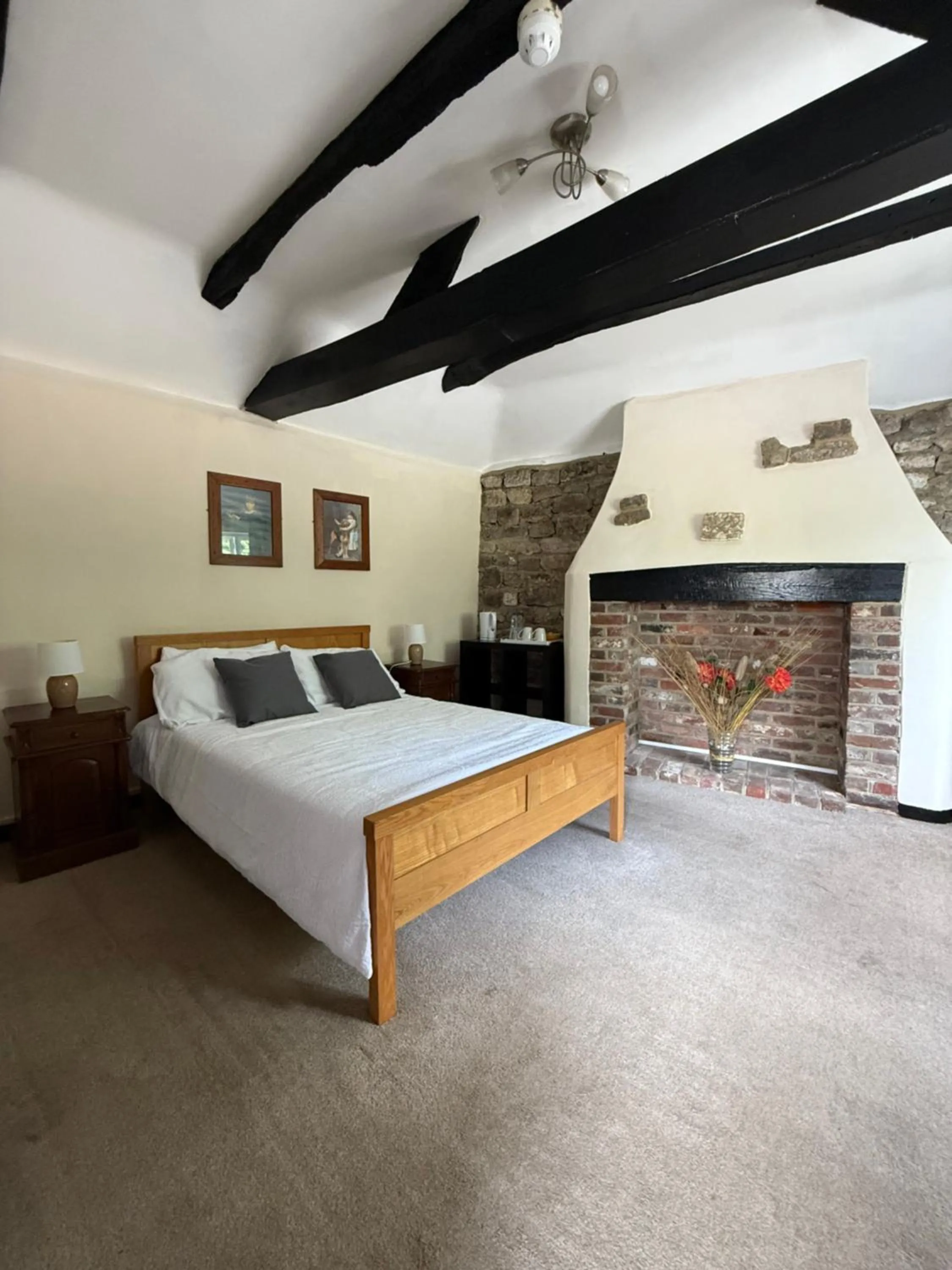 Bed in The Stonemasons Inn