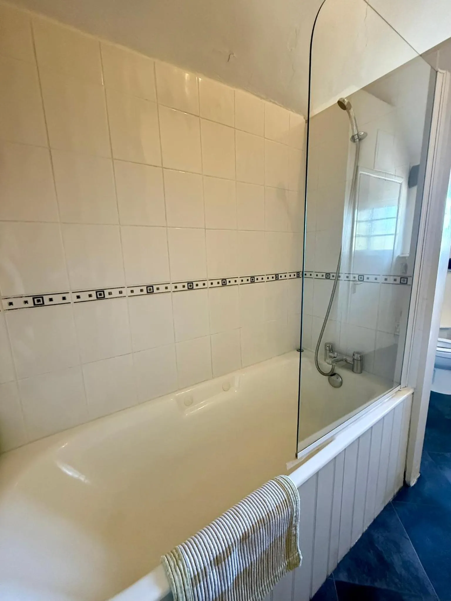Bathroom in The Stonemasons Inn