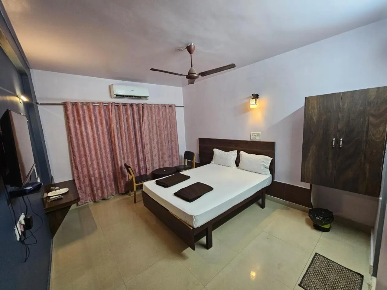 Standard Queen Room in Hotel Century Executive