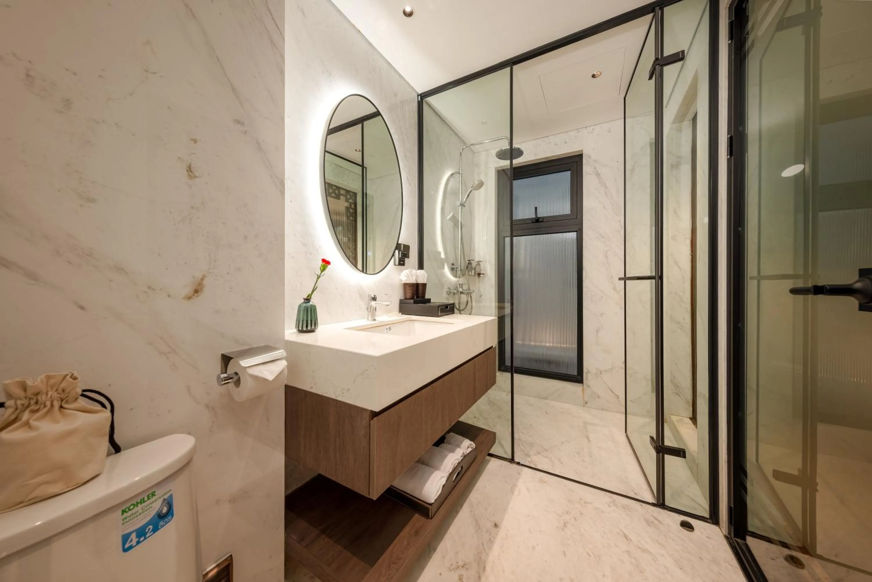 Shower in H Hôtel L'Art Hanoi