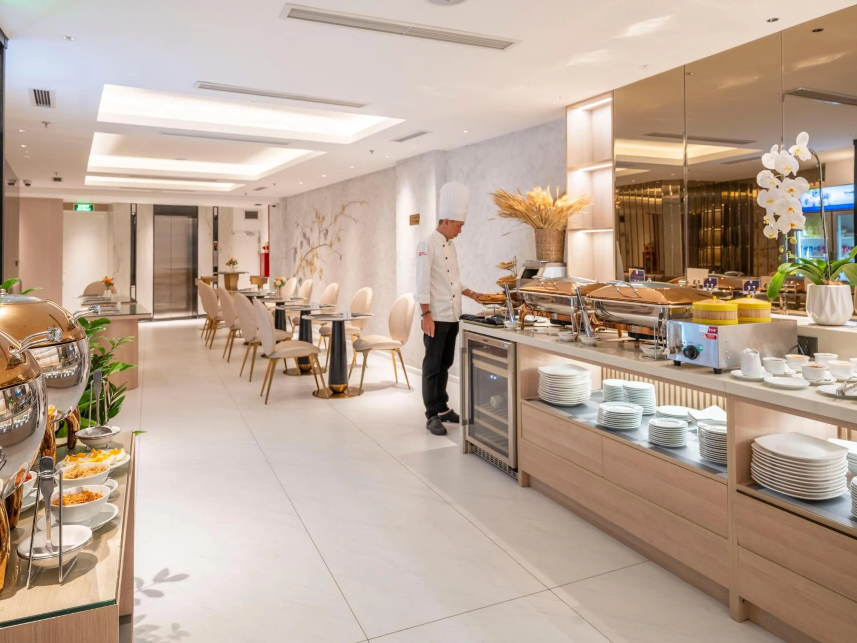 Restaurant/places to eat in H Hôtel L'Art Hanoi